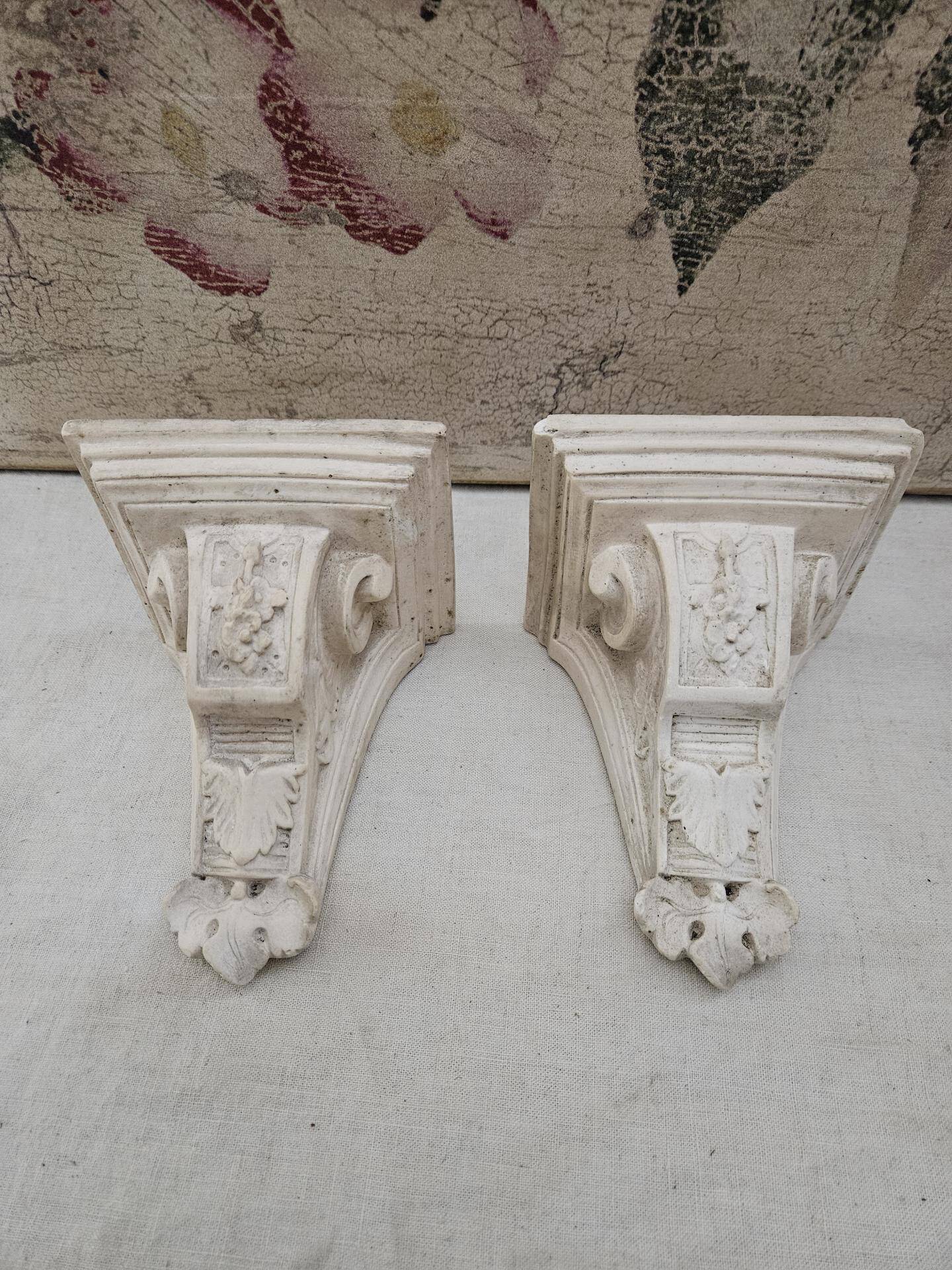 Pair of plaster wall brackets - Shelves