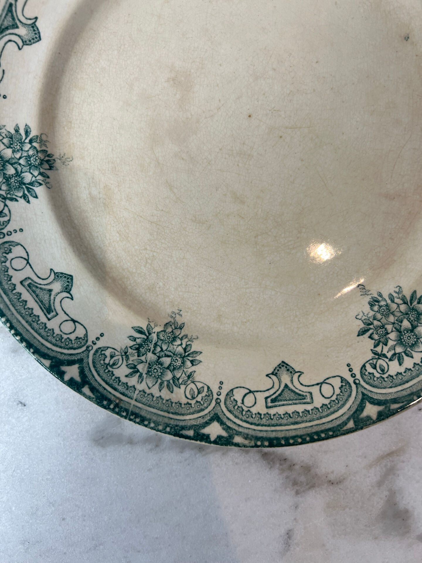 Assiette plate terre de fer Narcisses Onnaing