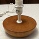 Petite lampe de table en bois massif tourné – années 80