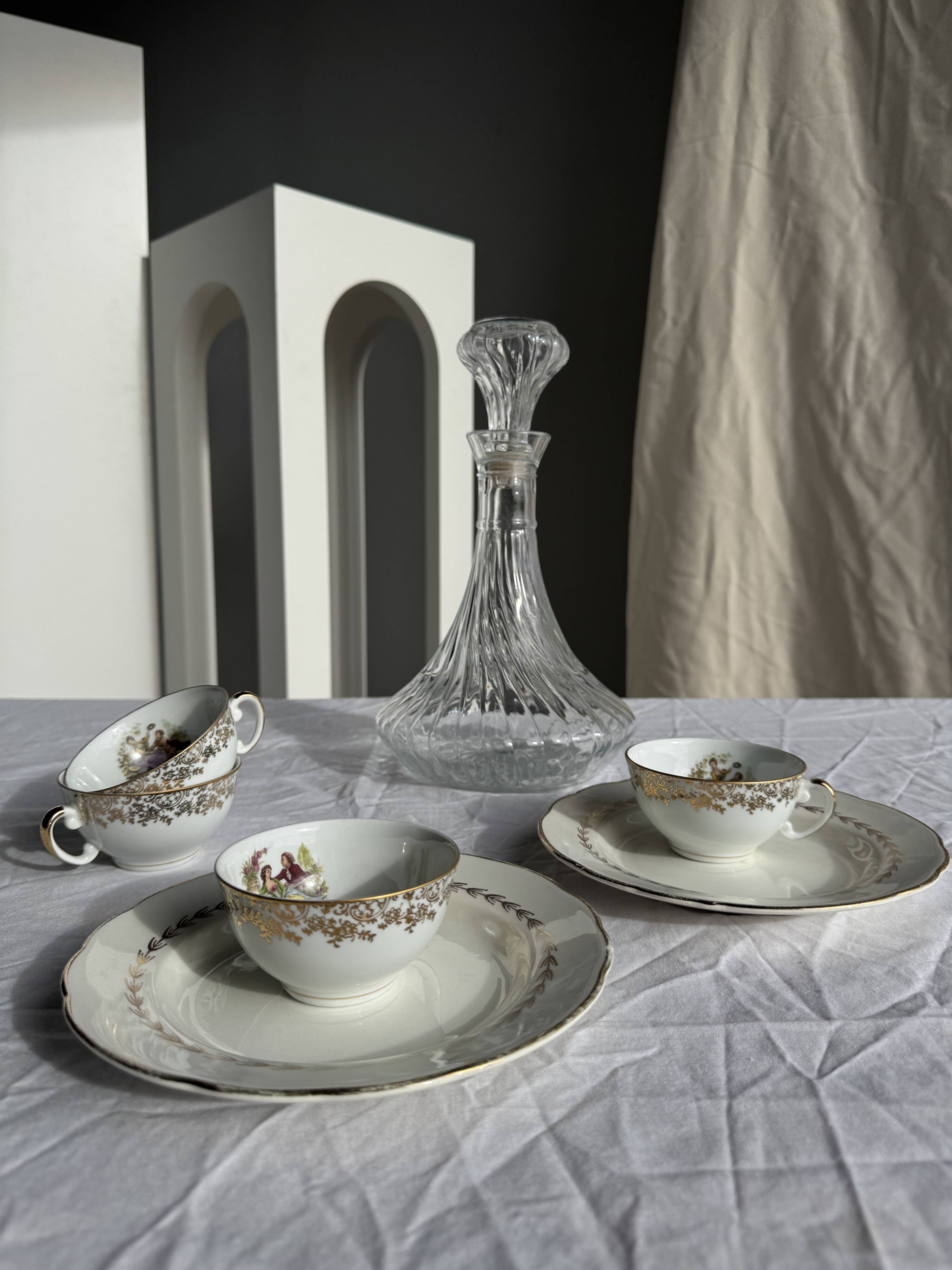 Vintage glass decanter in hot air balloon style H31 D18