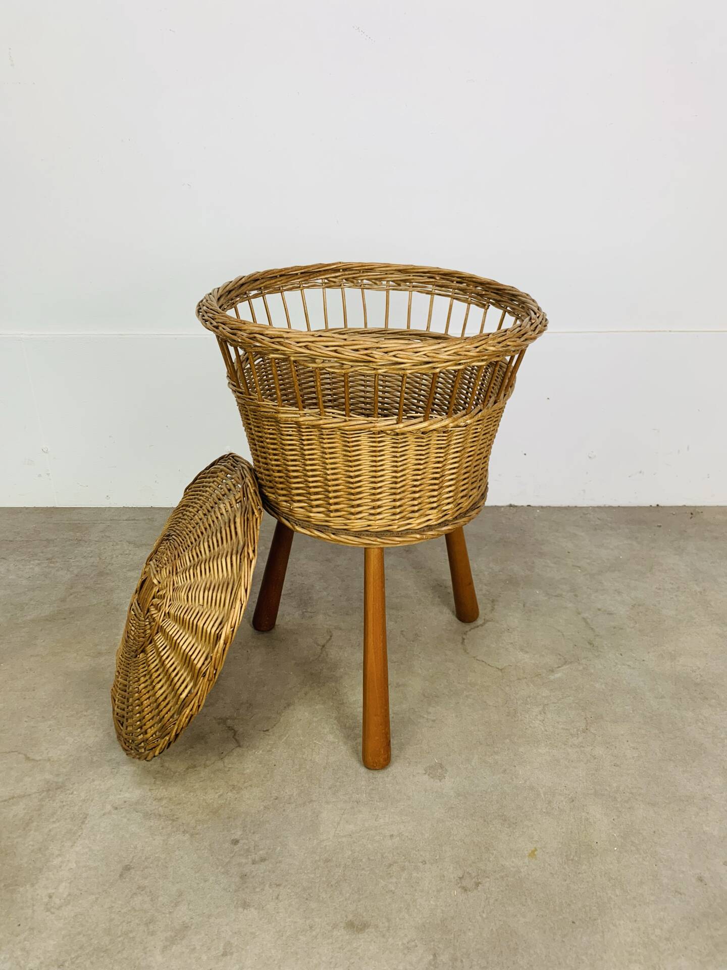 Tripod rattan basket, club feet, 1960s