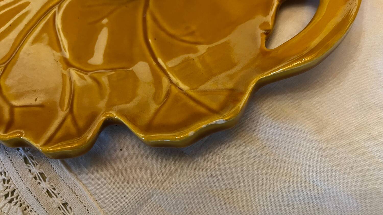 Vintage ceramic leaf dish