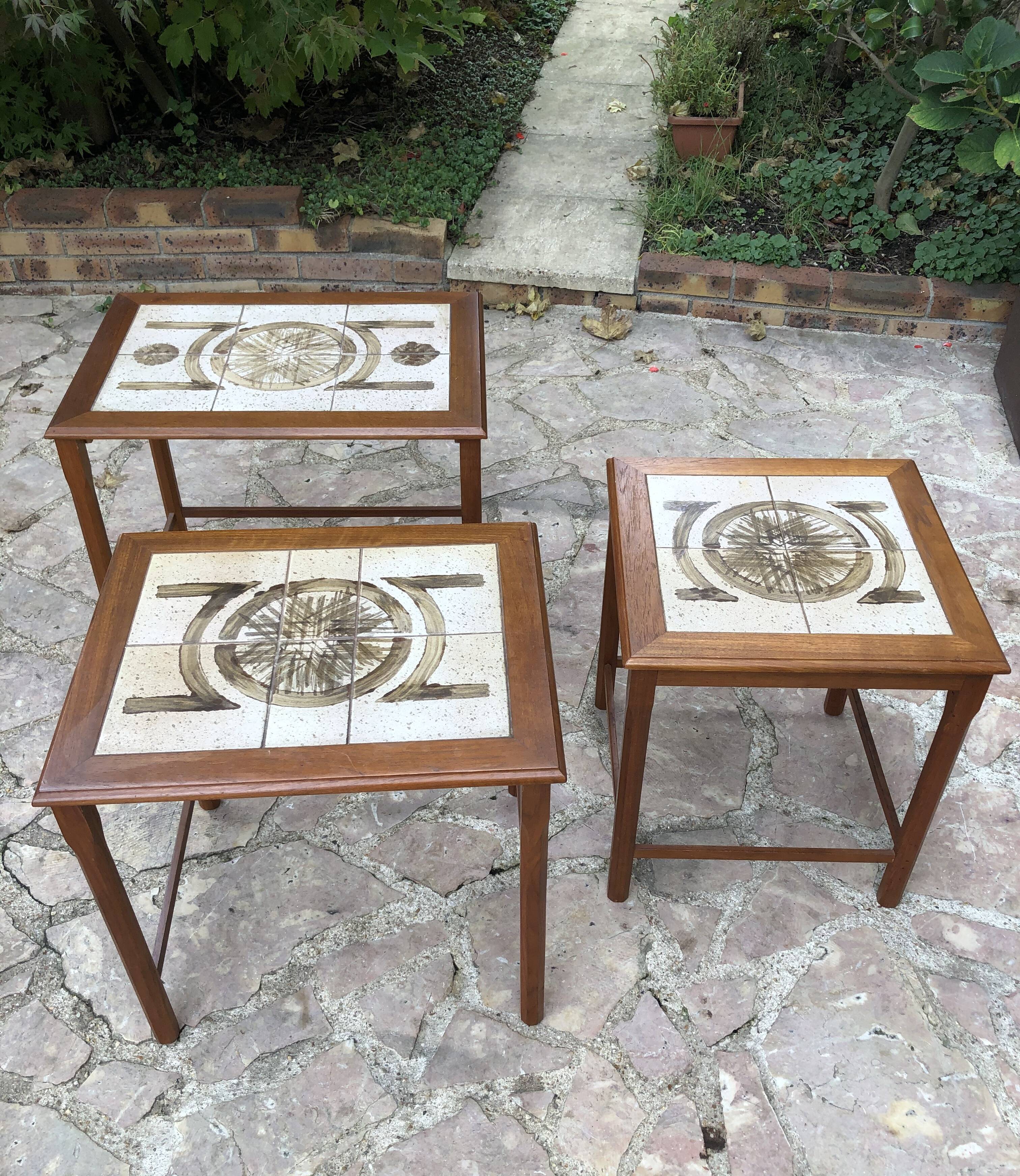 Tables gigognes scandinaves