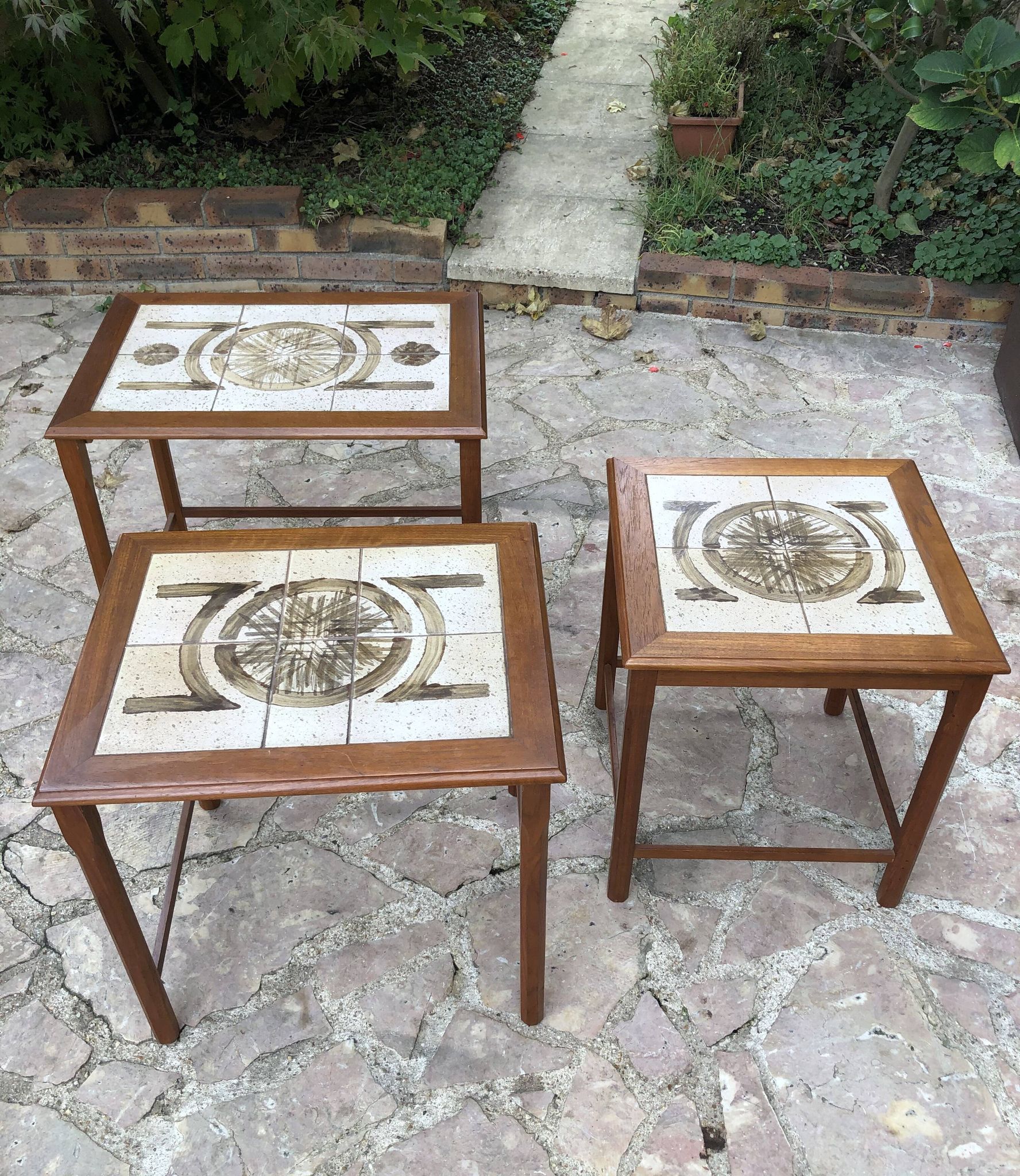 Tables gigognes scandinaves
