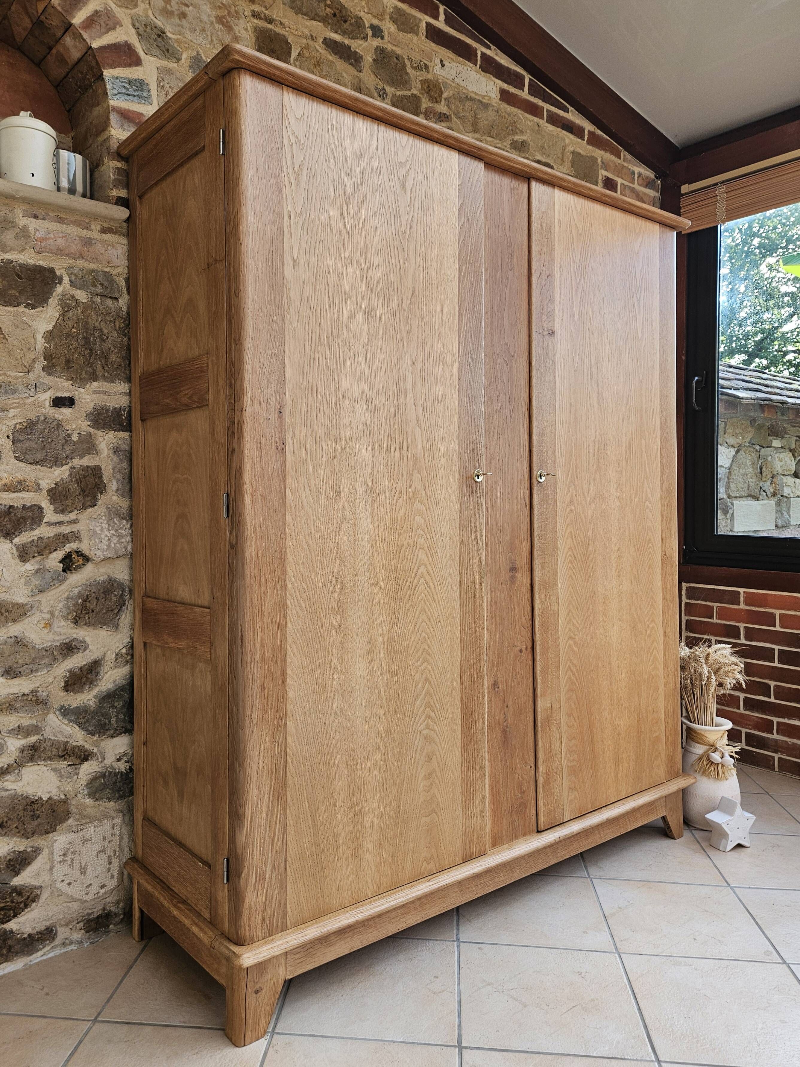Armoire vintage