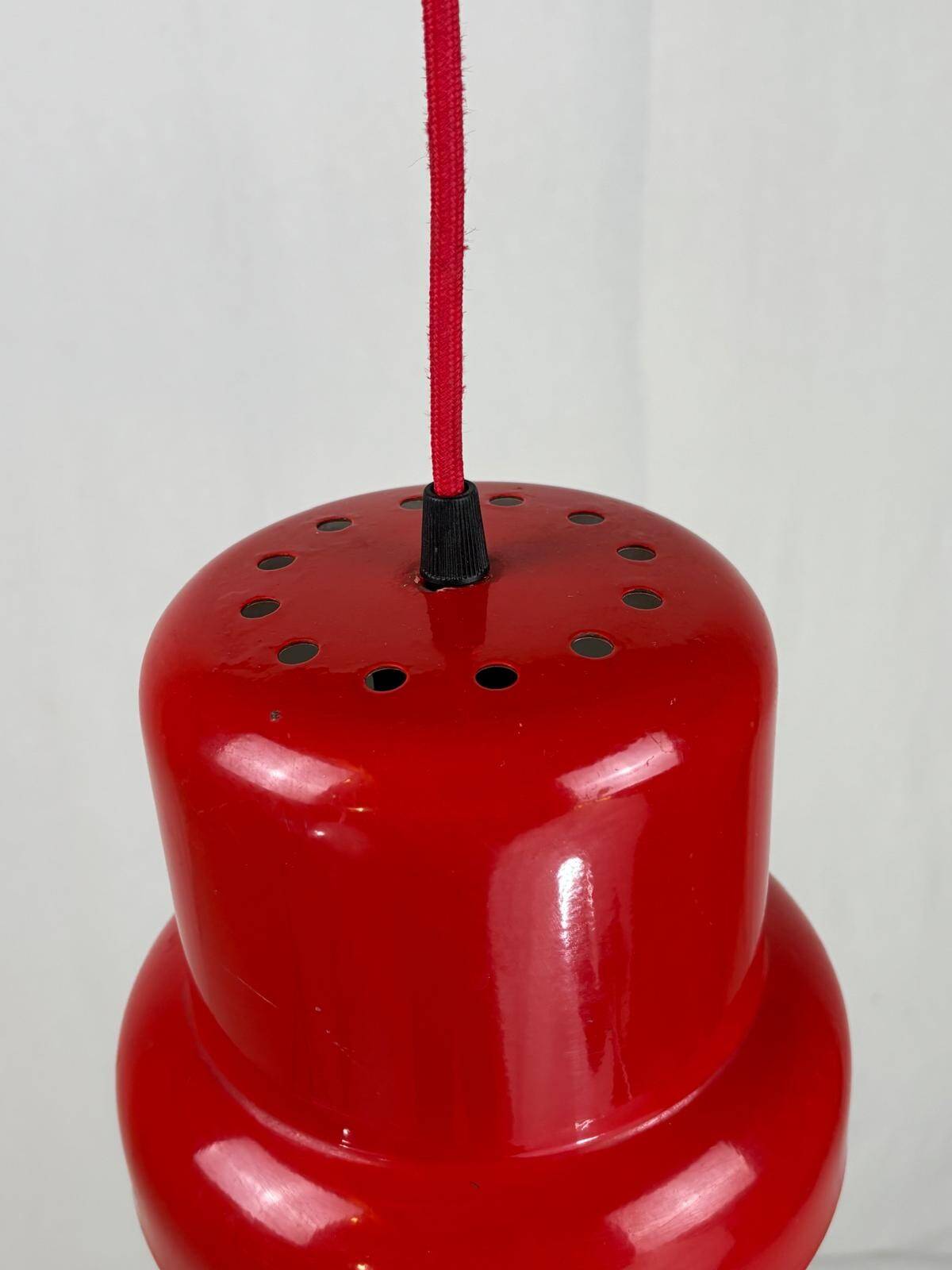 suspension métal rouge - Danemark années 70/80