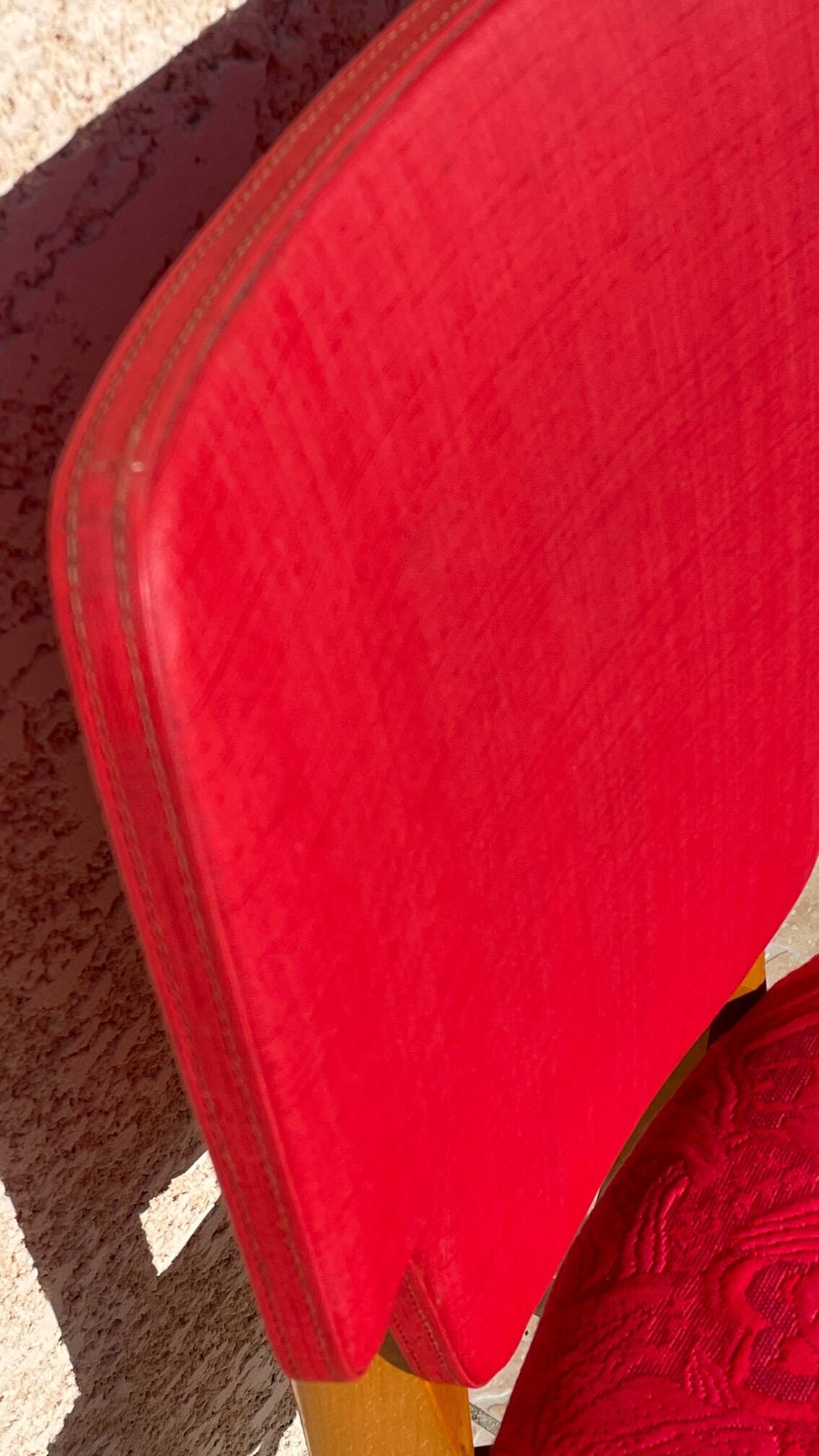 Chaise rétro vintage rouge graphique