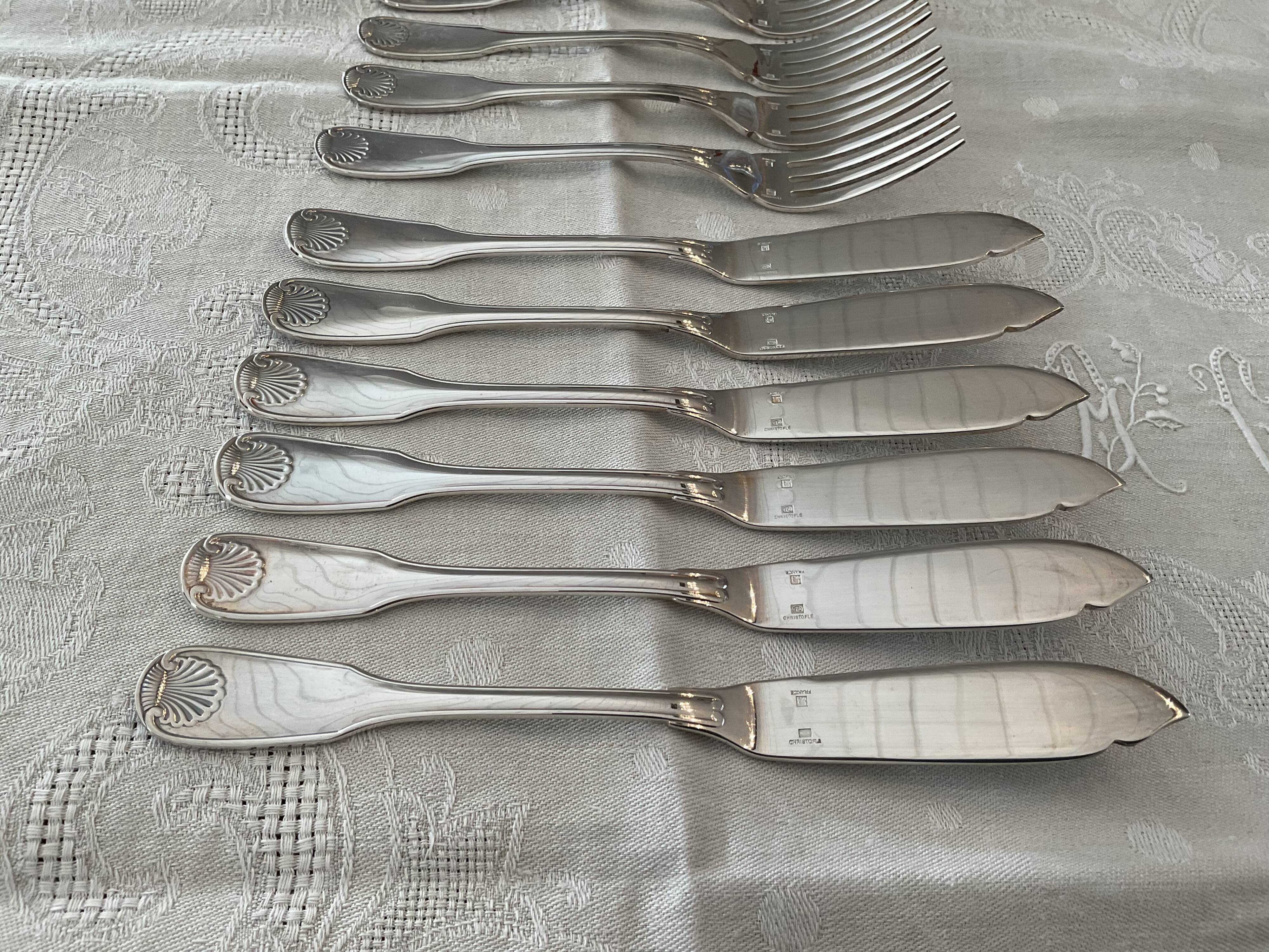 Set de 12 couverts à poissons Christofle modèle Vendome Coquille