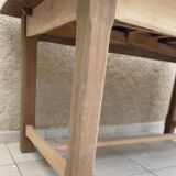 Stripped and extendable farm table