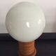 Lampe scandinave vintage en bois et opaline