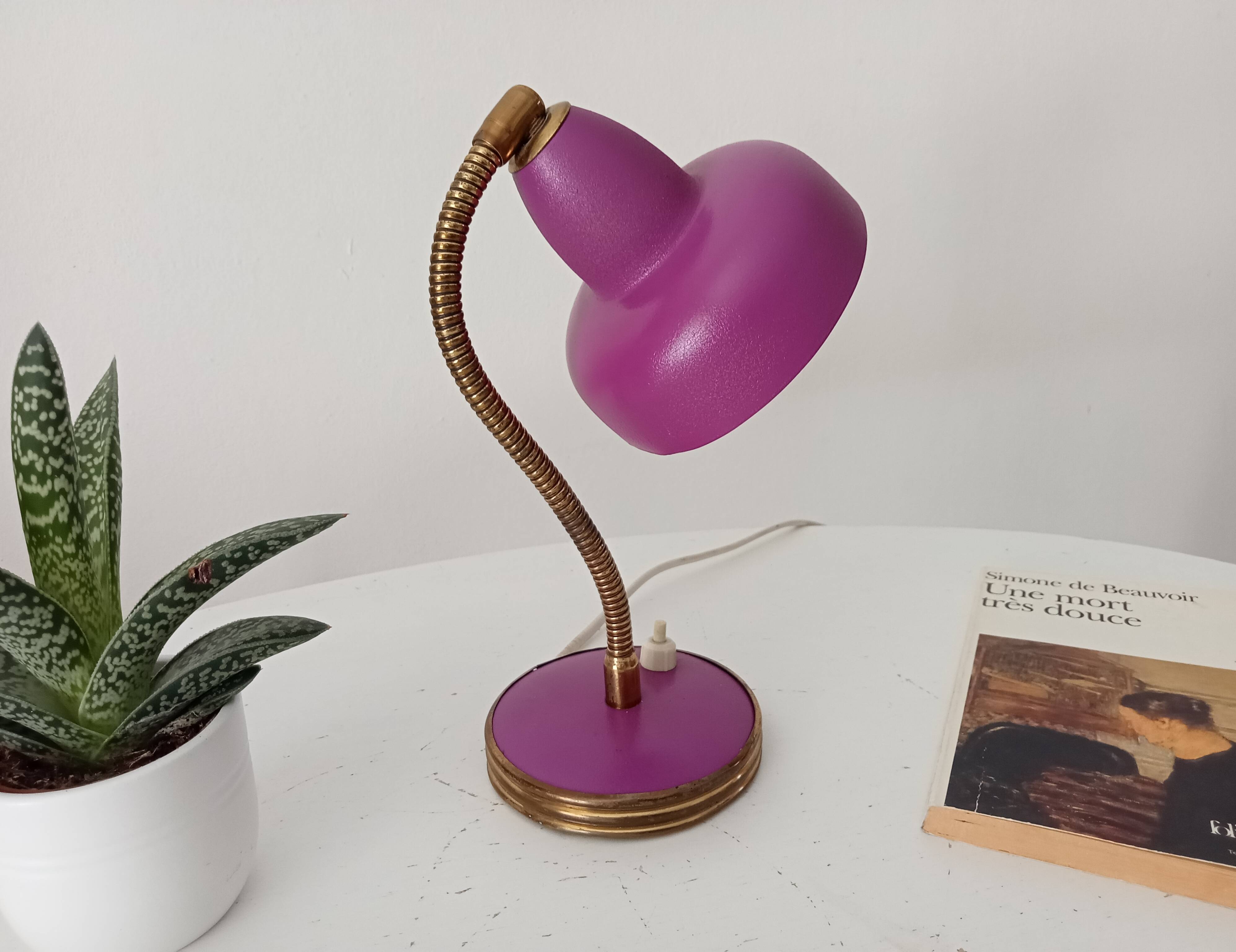 Vintage desk lamp from the 1950s.