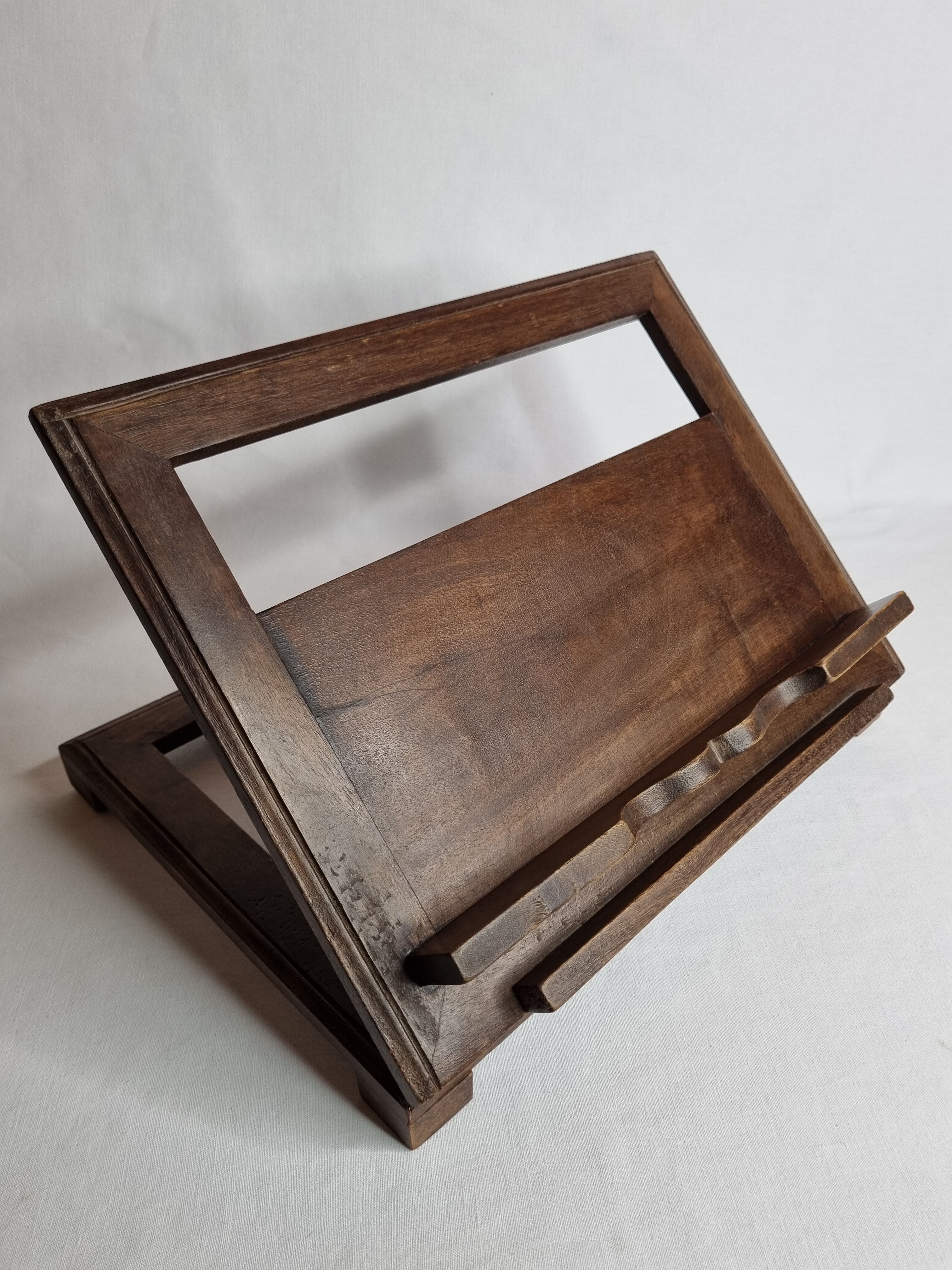 Solid wood reading desk, adjustable