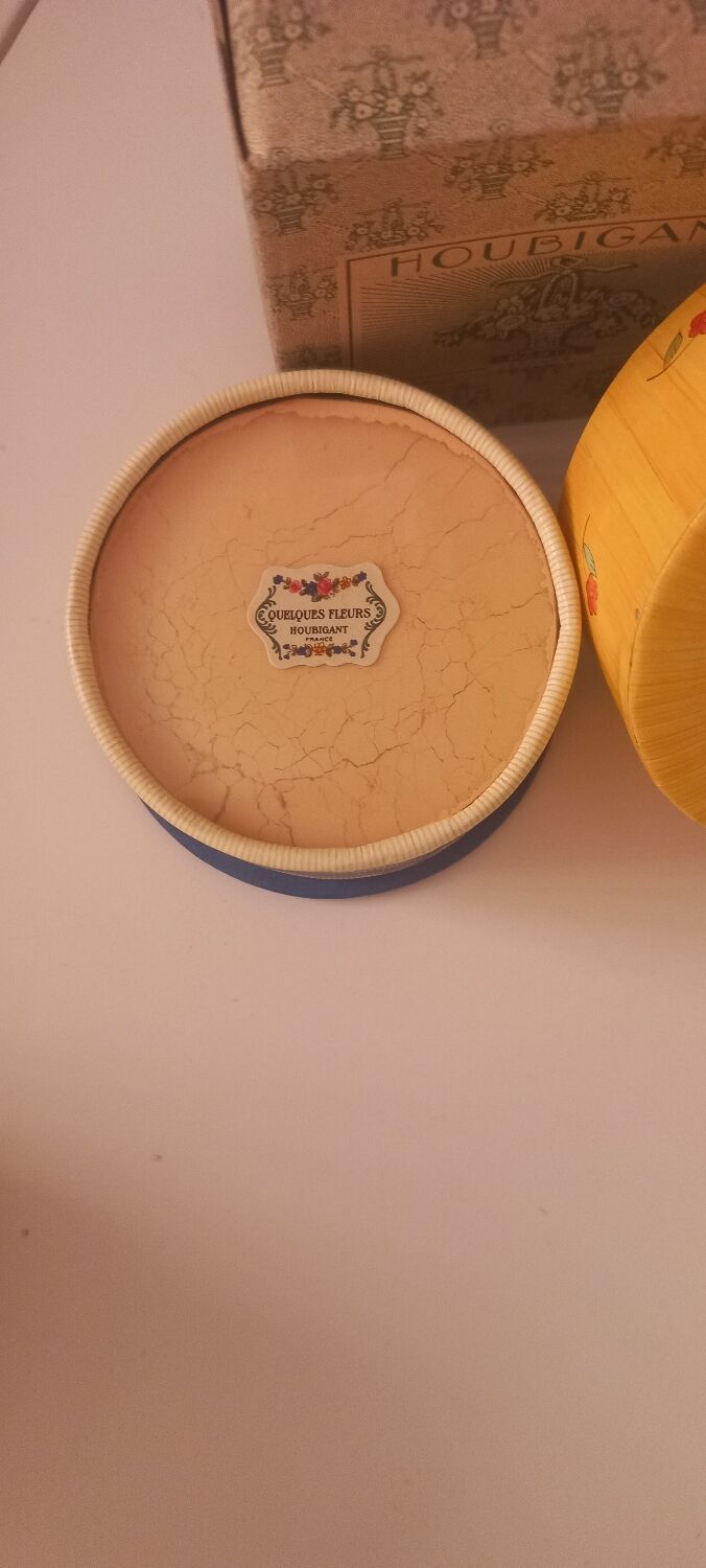 Houbigant powder boxes, shadows and antique advertising collection set