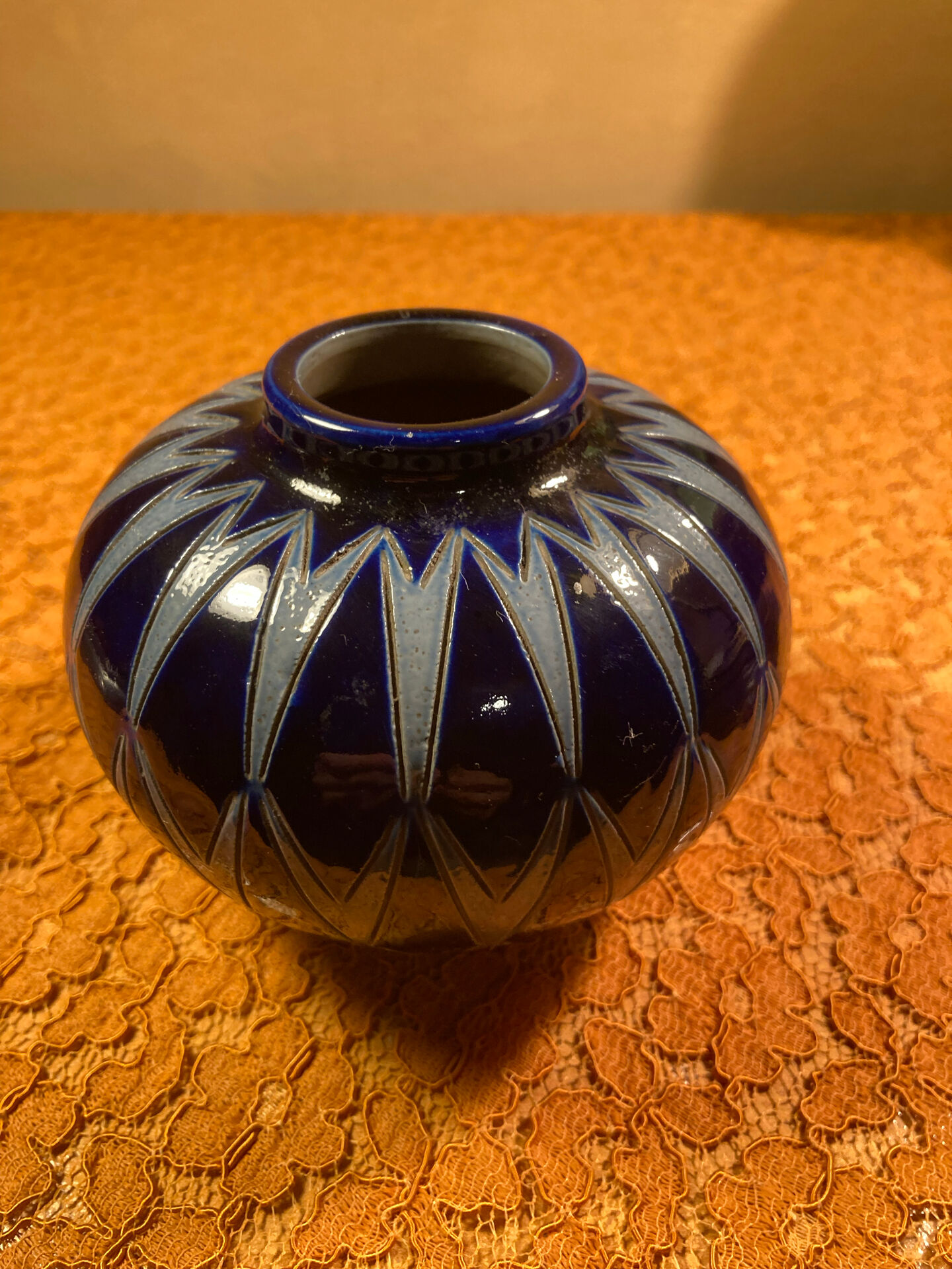Miniature round vase Art Deco Hubert Krumeich
