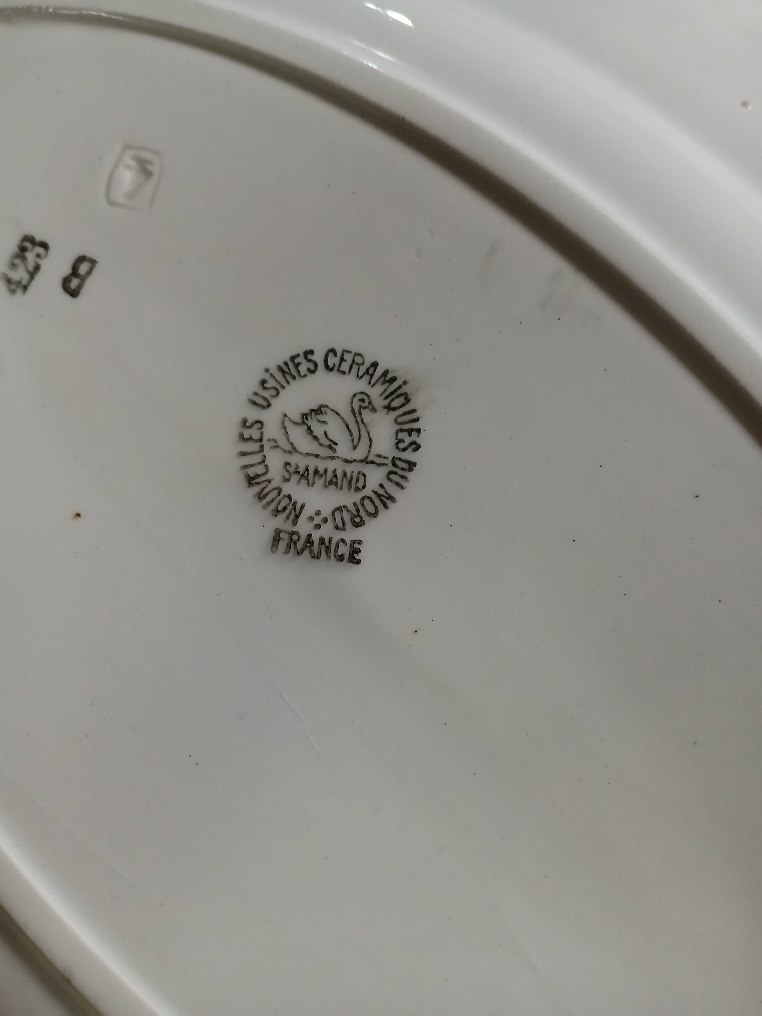 Oval plate in ironstone