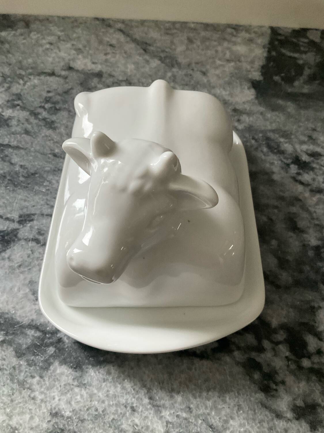 Enamelled porcelain butter dish
