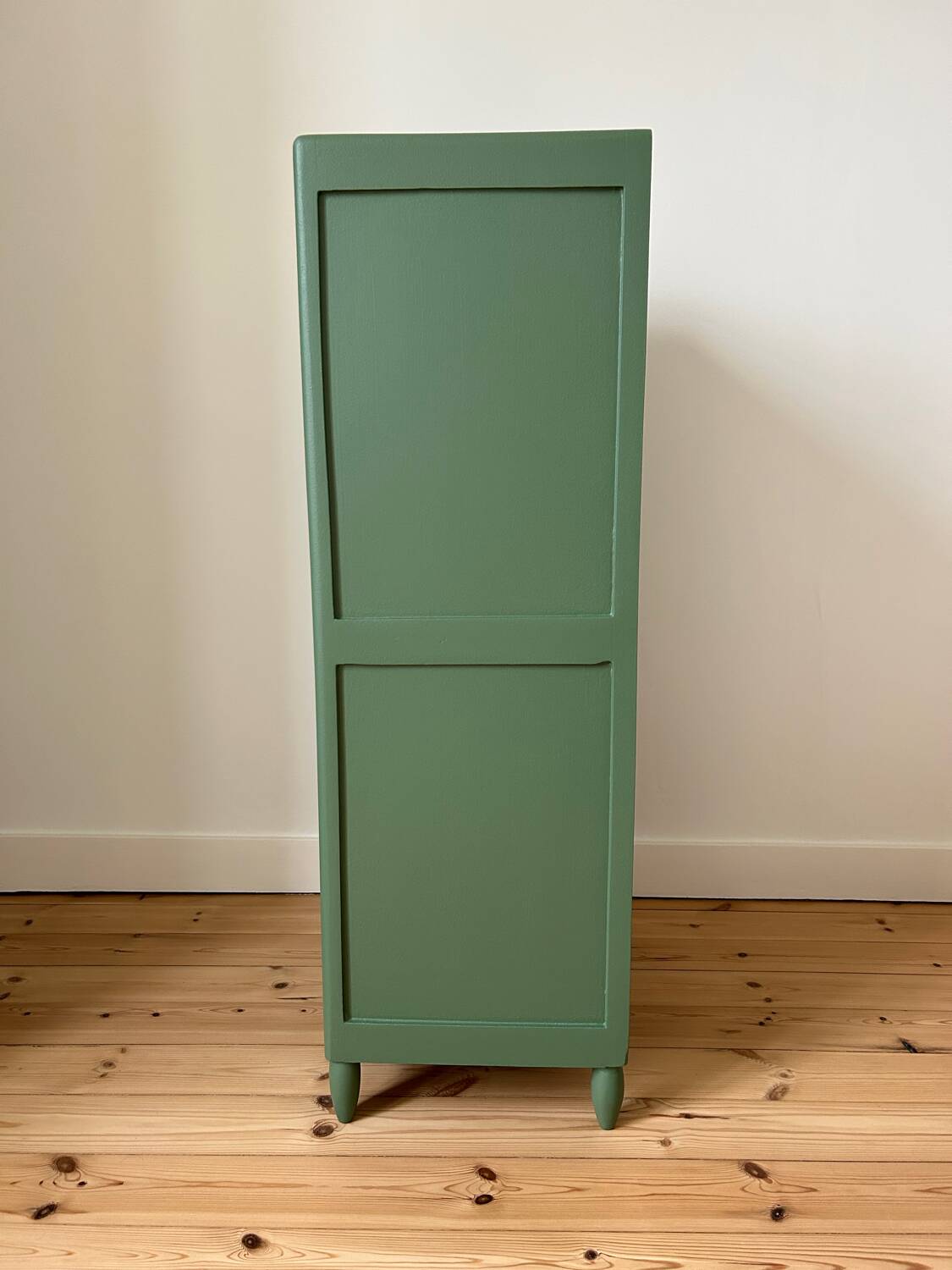 Buffet en bois peint