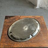 Large oval engraved platter in silver-plated metal 34x45.