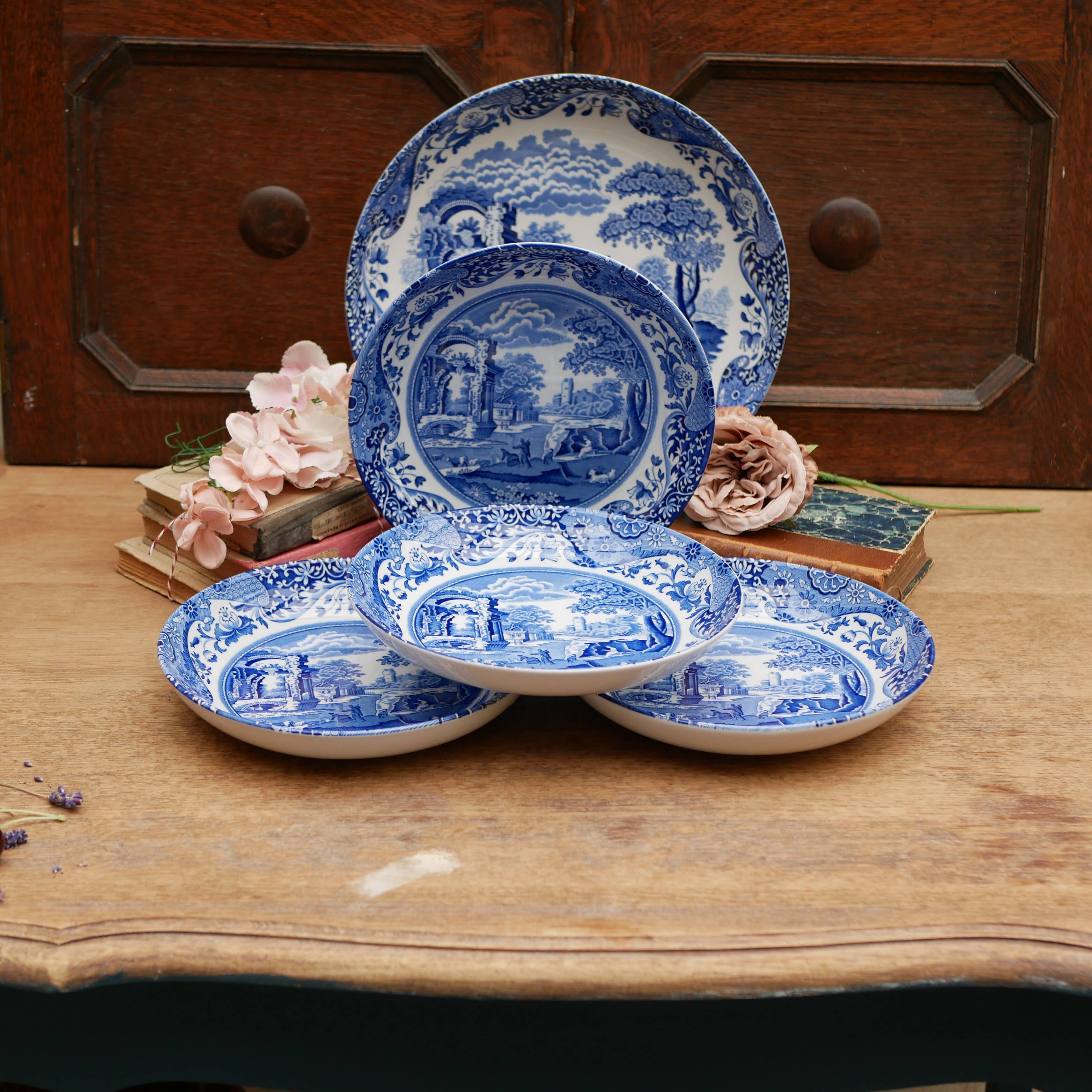 4 Spode pasta bowls in Italian design with a large serving bowl