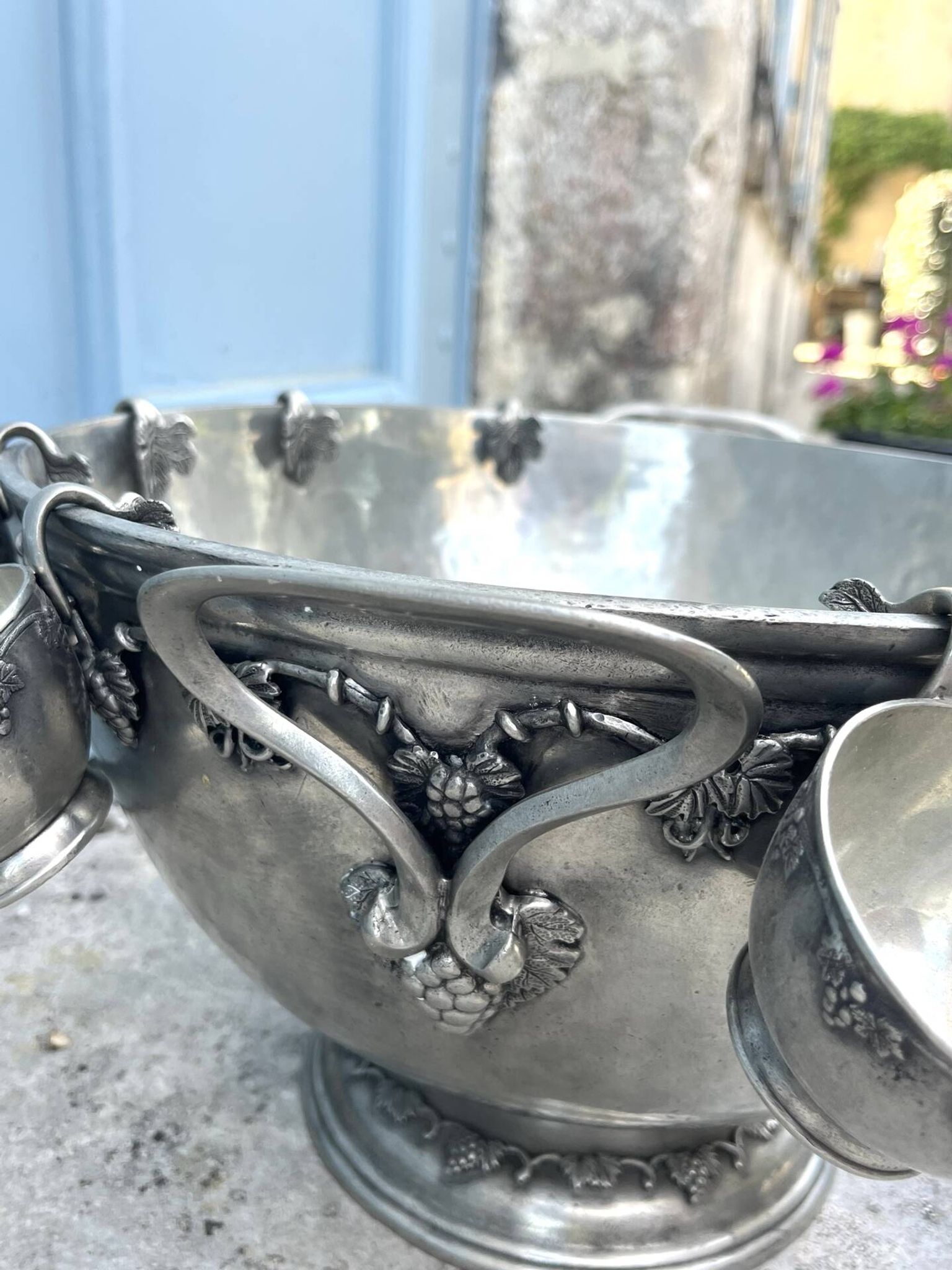 French pewter punch bowl set with 10 cups and ladle – grapevine Etain