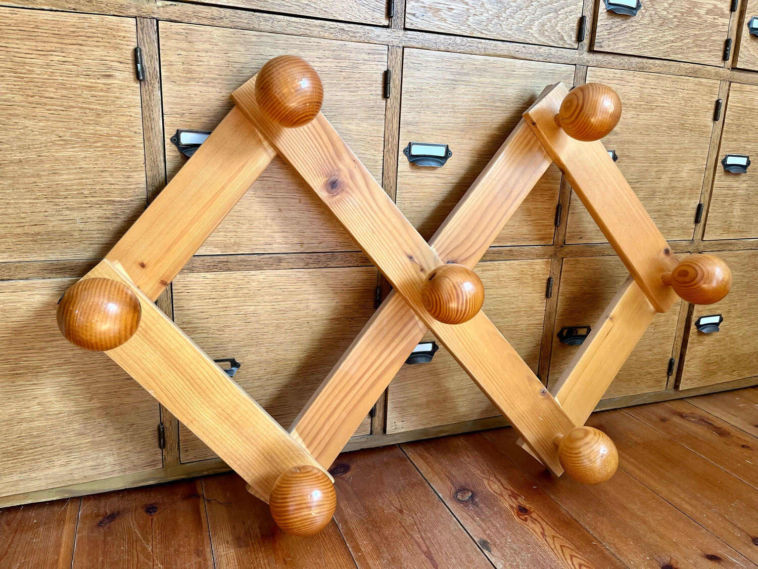 Pine accordion coat rack