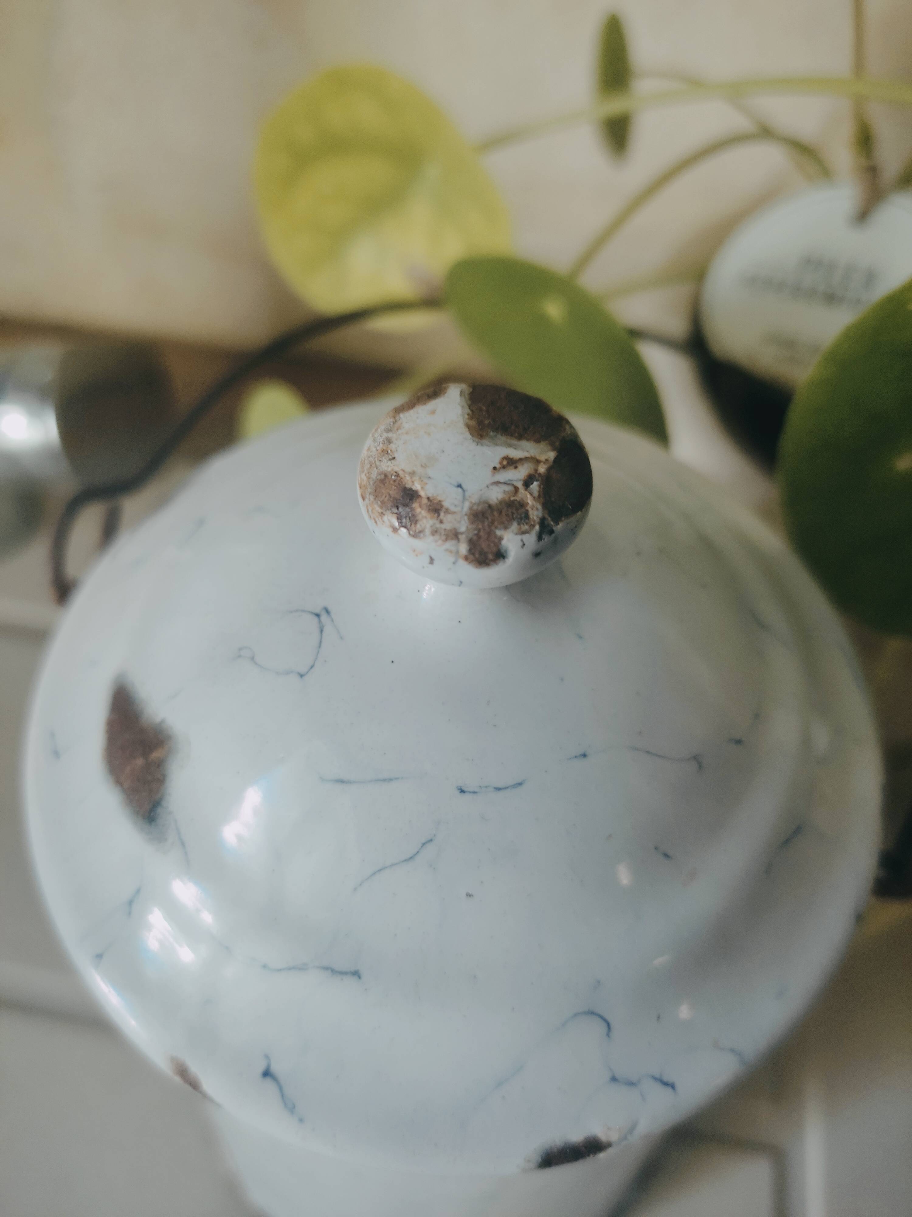 Pot a lait en métal émaillé