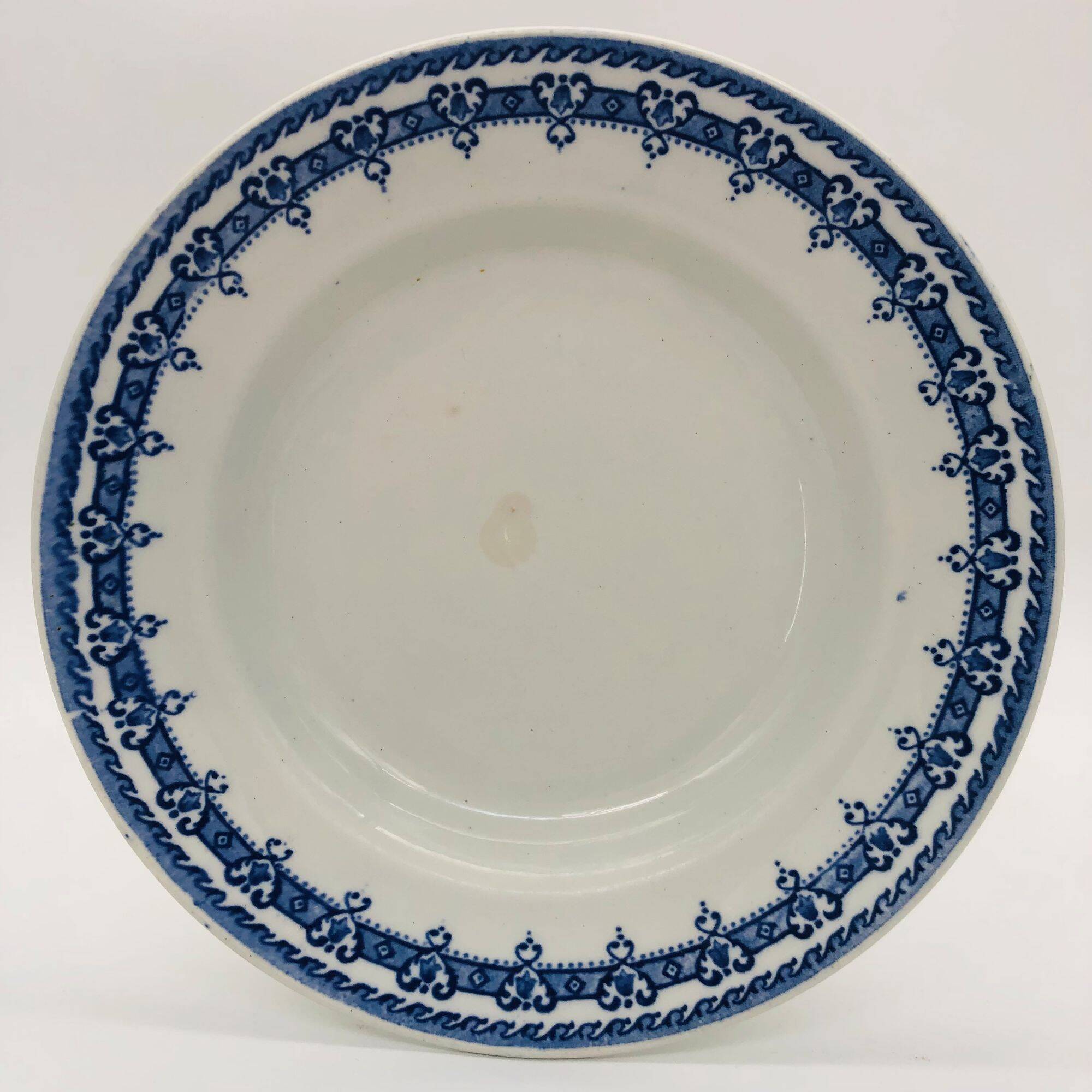 Set of 6 mismatched deep plates.