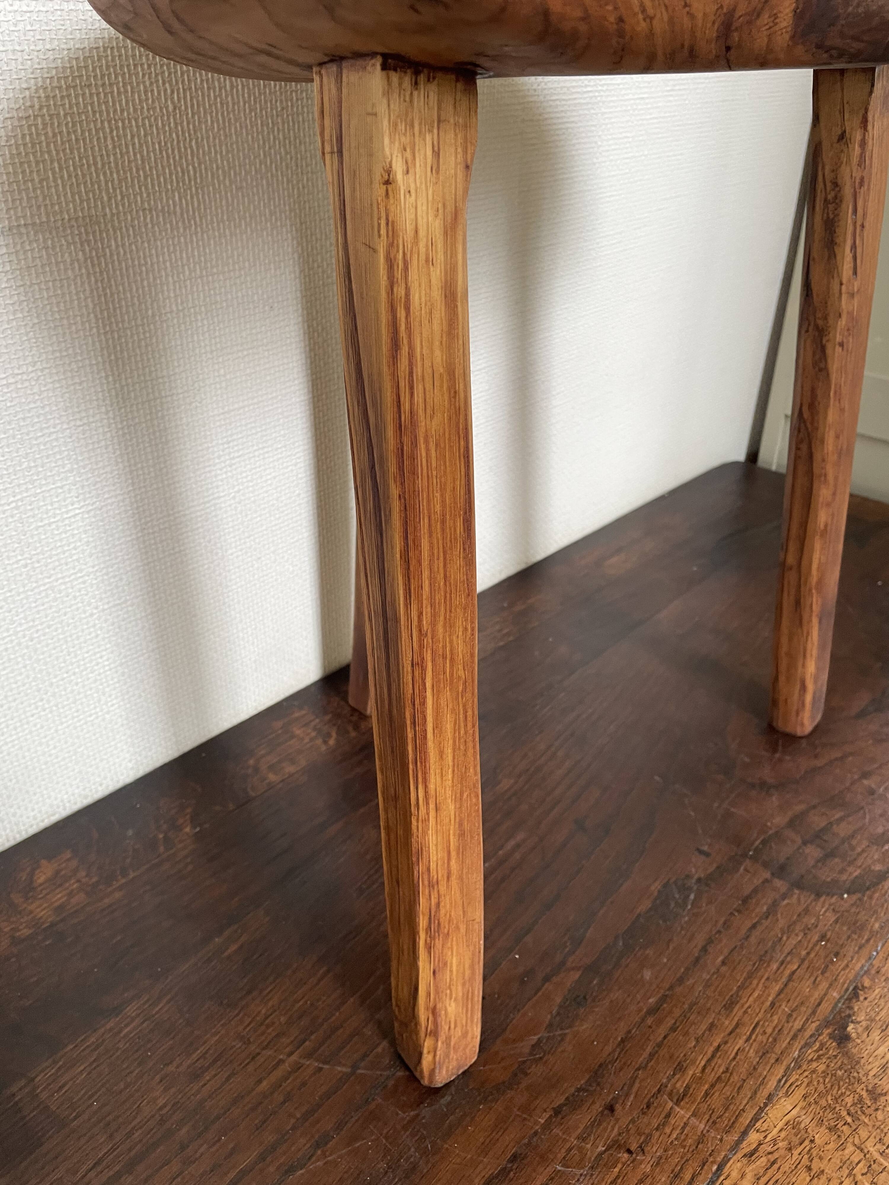 Tabouret tripode