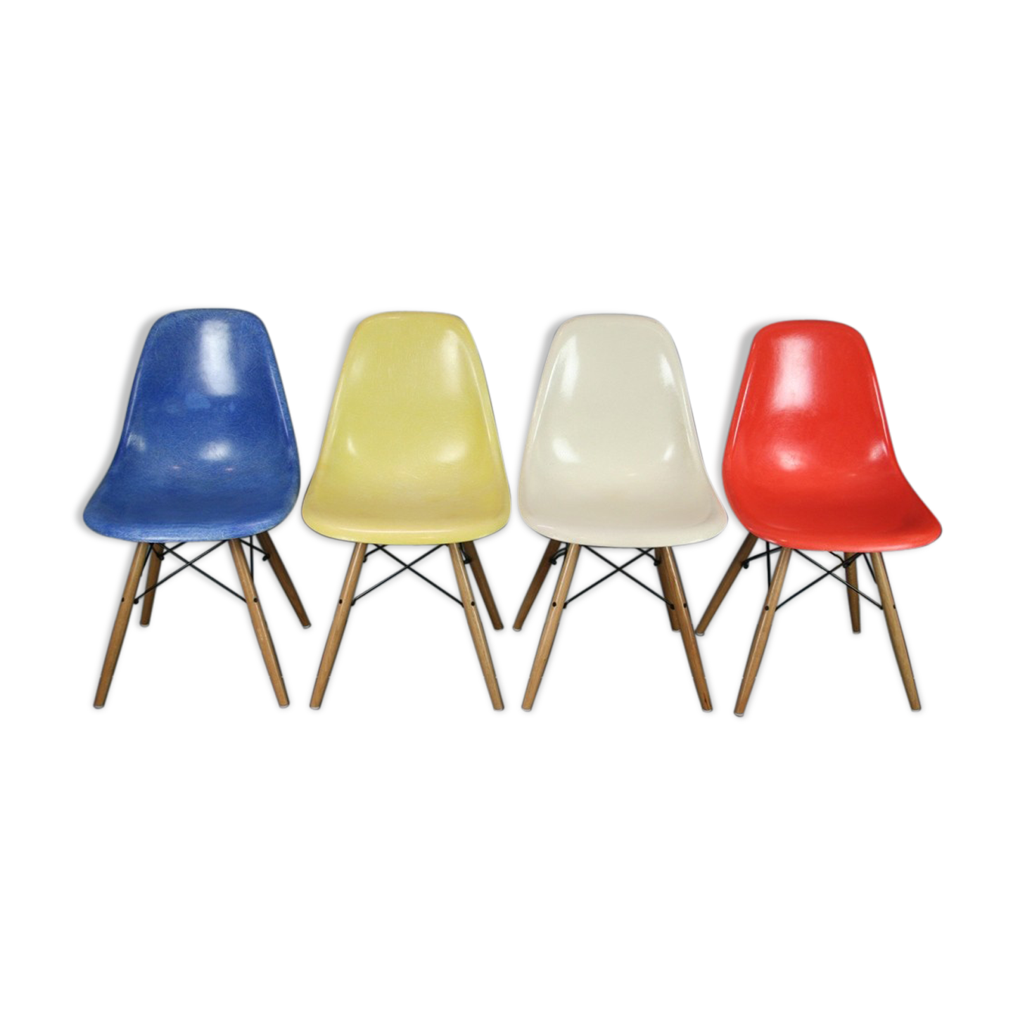 Set of 4 DSW Eames Herman Miller chairs