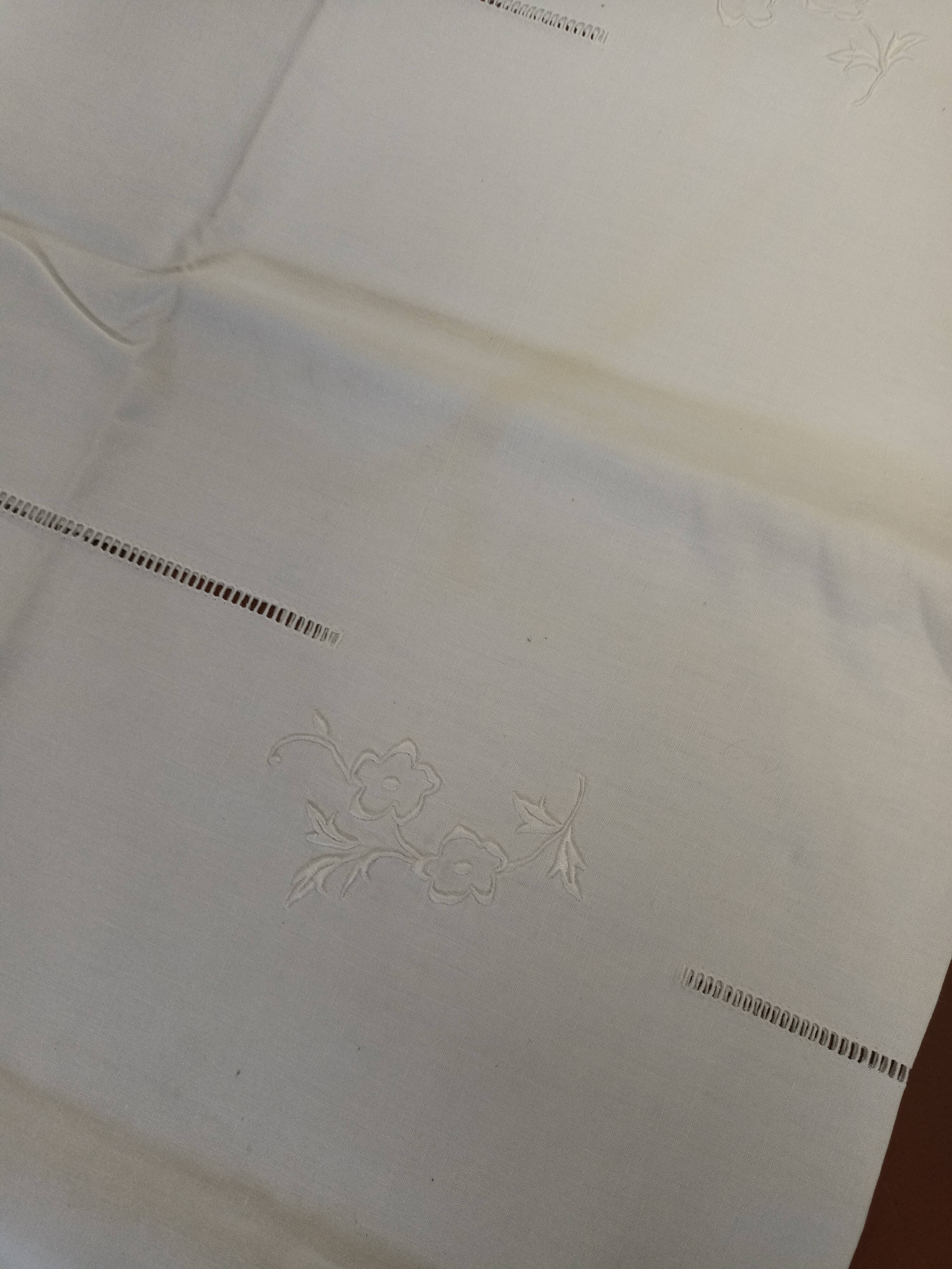 Tablecloth and 6 napkins