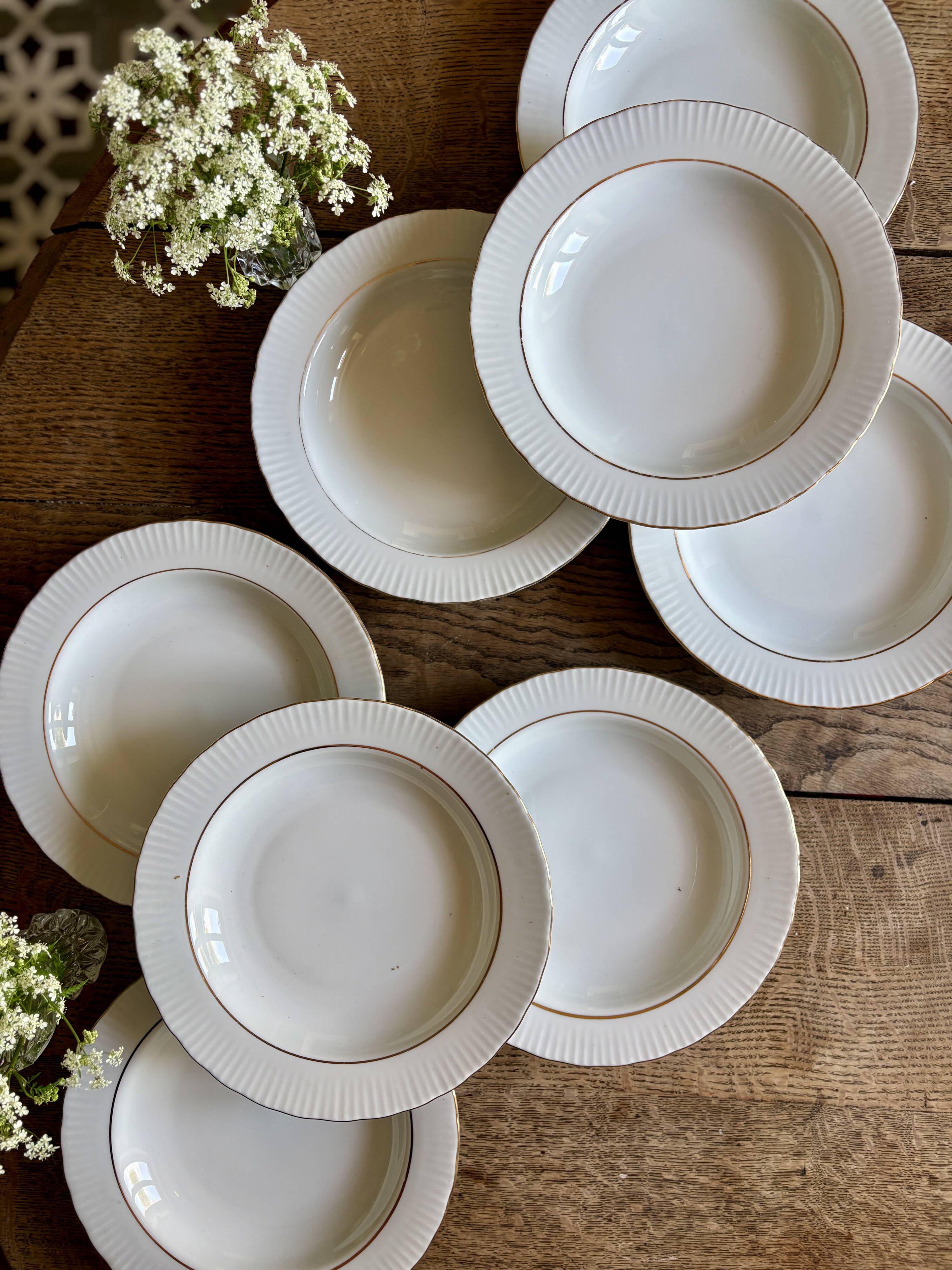 Set of 8 vintage deep plates in German porcelain.