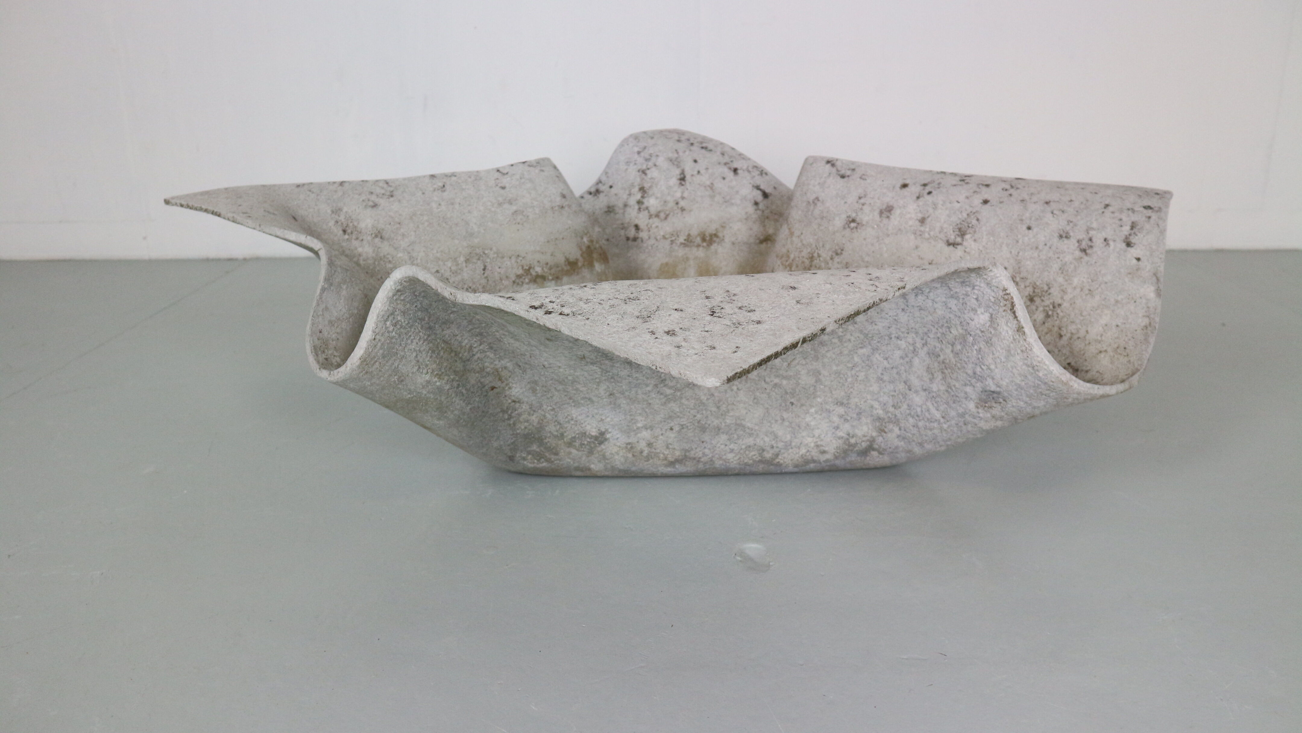 Jardinière en béton « Biasca » Elephant Ear par Willy Guhl, Suisse 1954