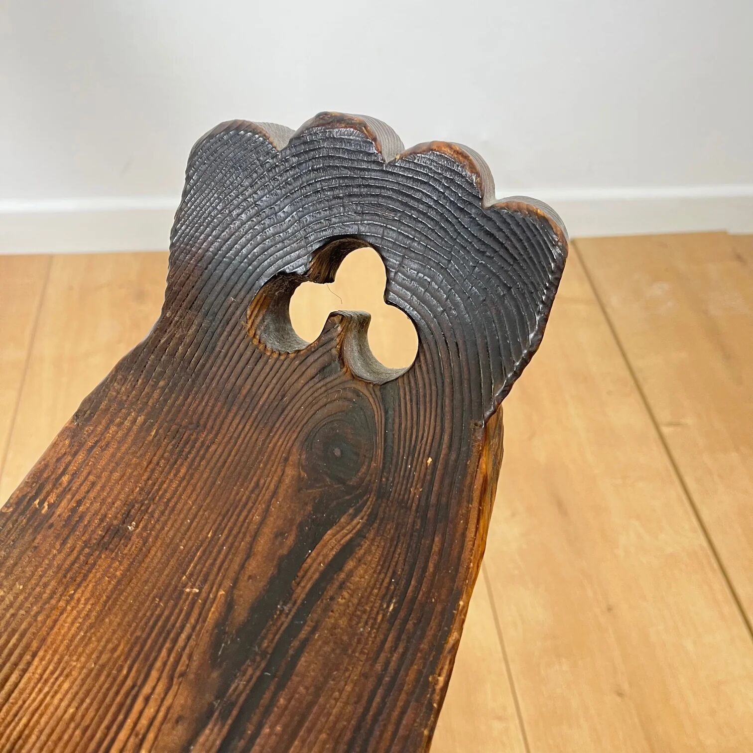 Pair of low tripod chairs in solid wood, mid-20th century.