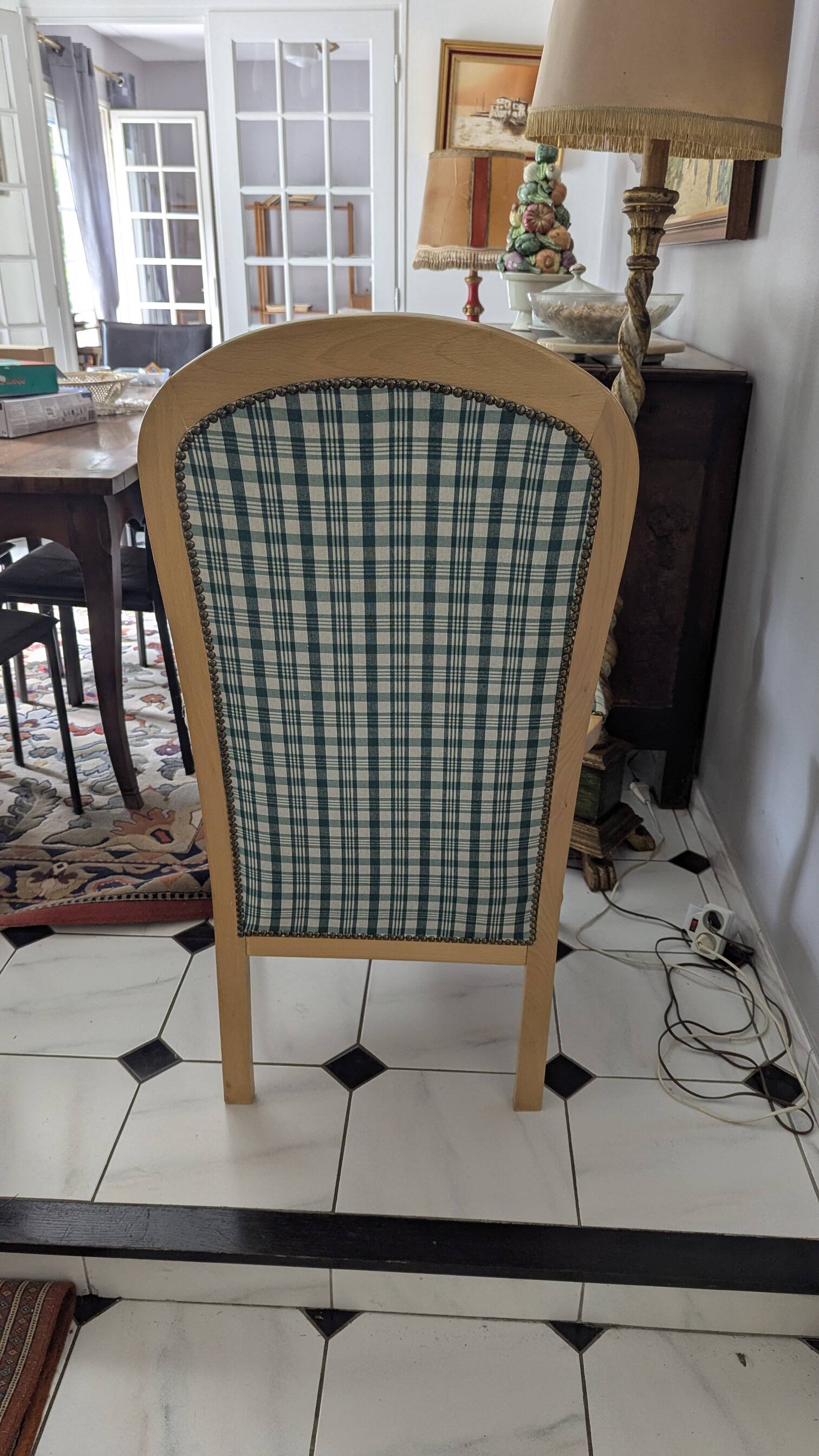 Fauteuil cabriolet / style Louis Philippe en parfait état – Tissu écossais