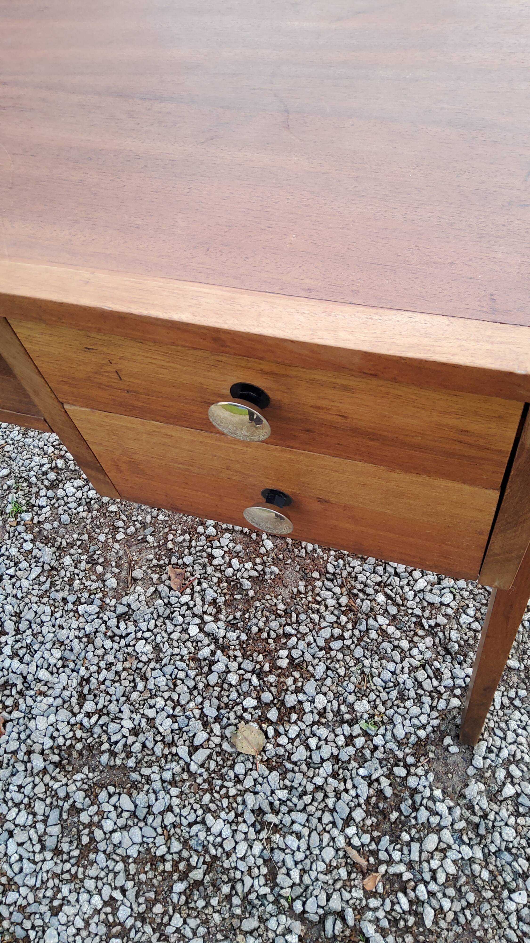 Office of the 50s in mahogany blond compass feet