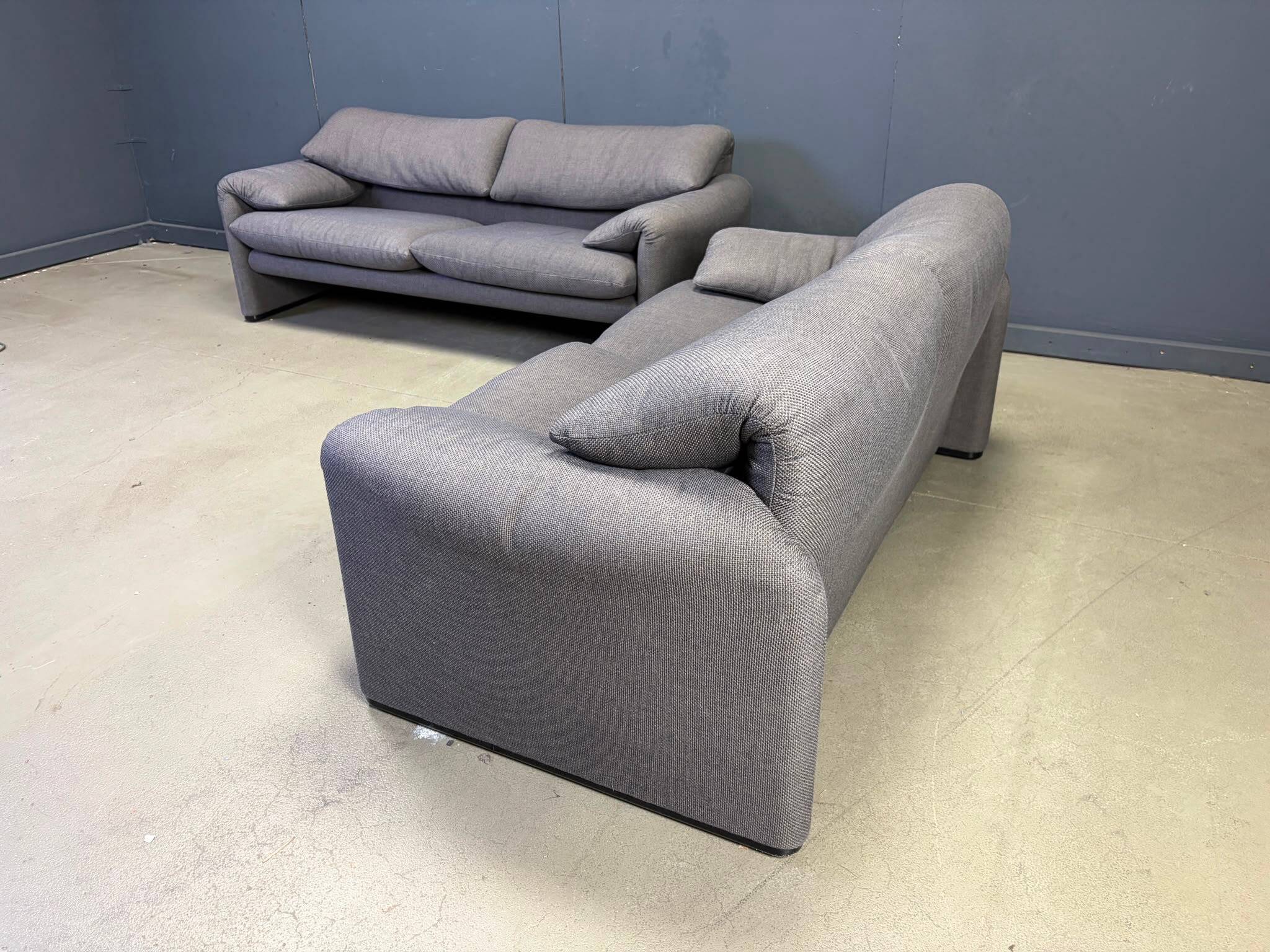 Paire de canapés Maralunga par Vico Magistretti pour Cassina, années 1990.