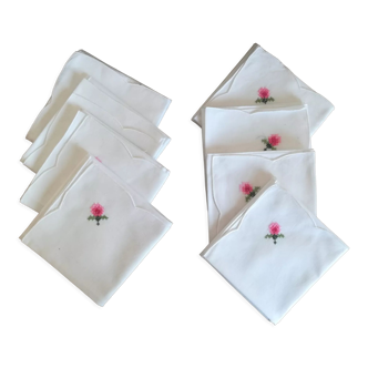 8 napkins
