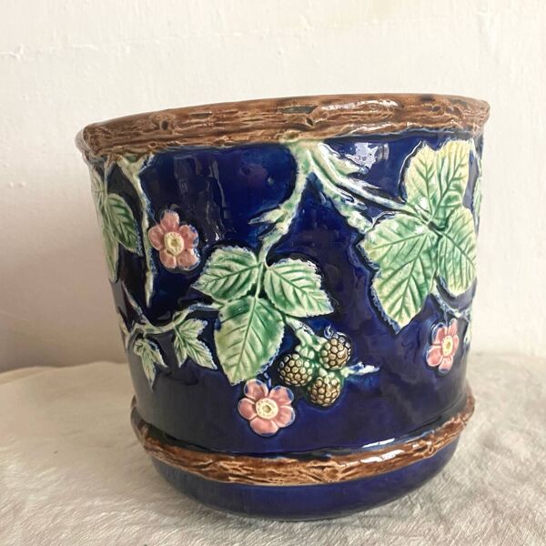 Cache pot en barbotine 1900