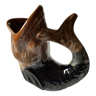 Pichet cruche en céramique en forme de poisson dimension : hauteur -21cm- largeur -17cm-
