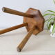 Tabouret tripode de ferme rustique vintage