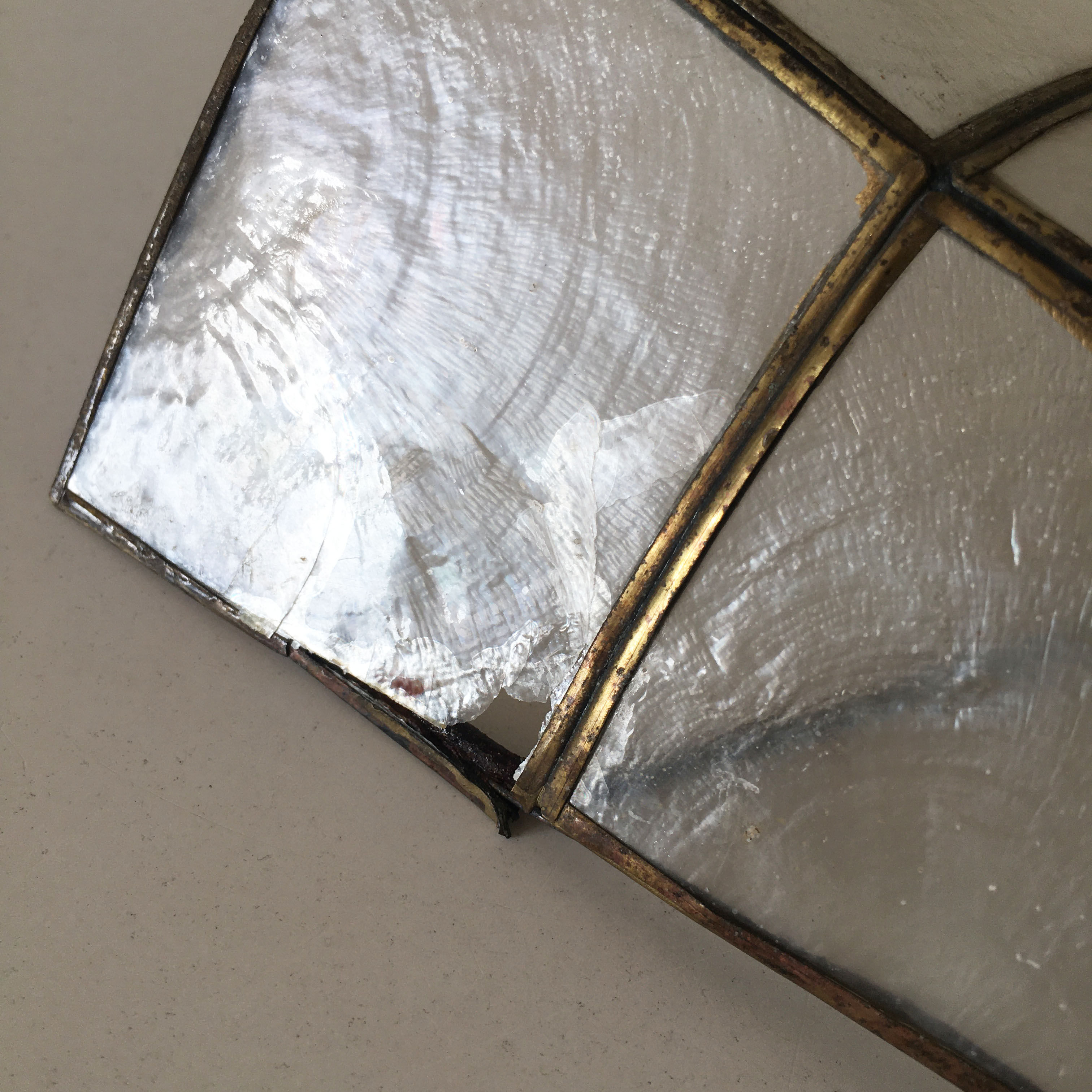 Mother-of-pearl fan sconce