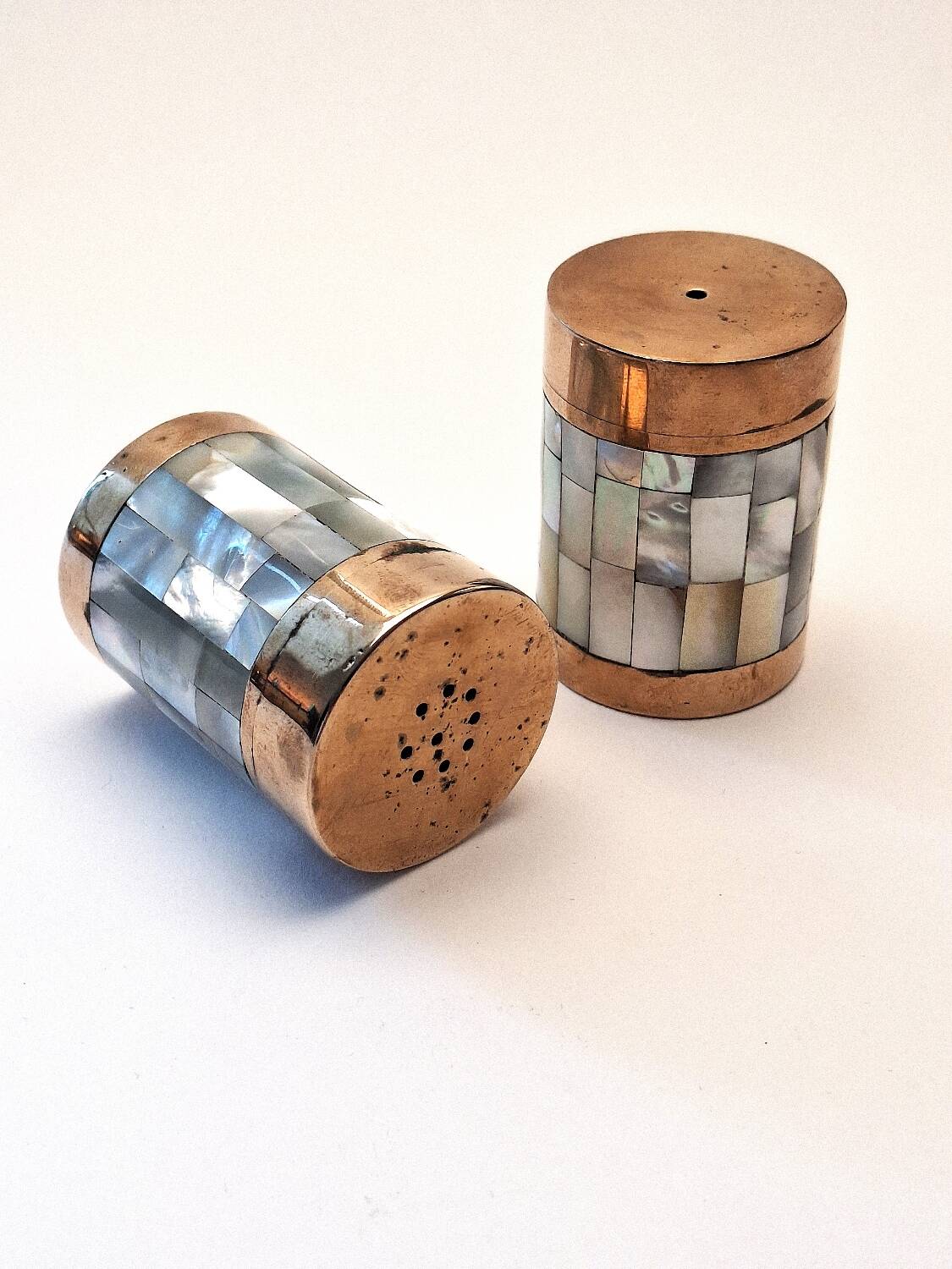 Ensemble sel et poivre Art déco vintage – Laiton et nacre, années 1930-1950