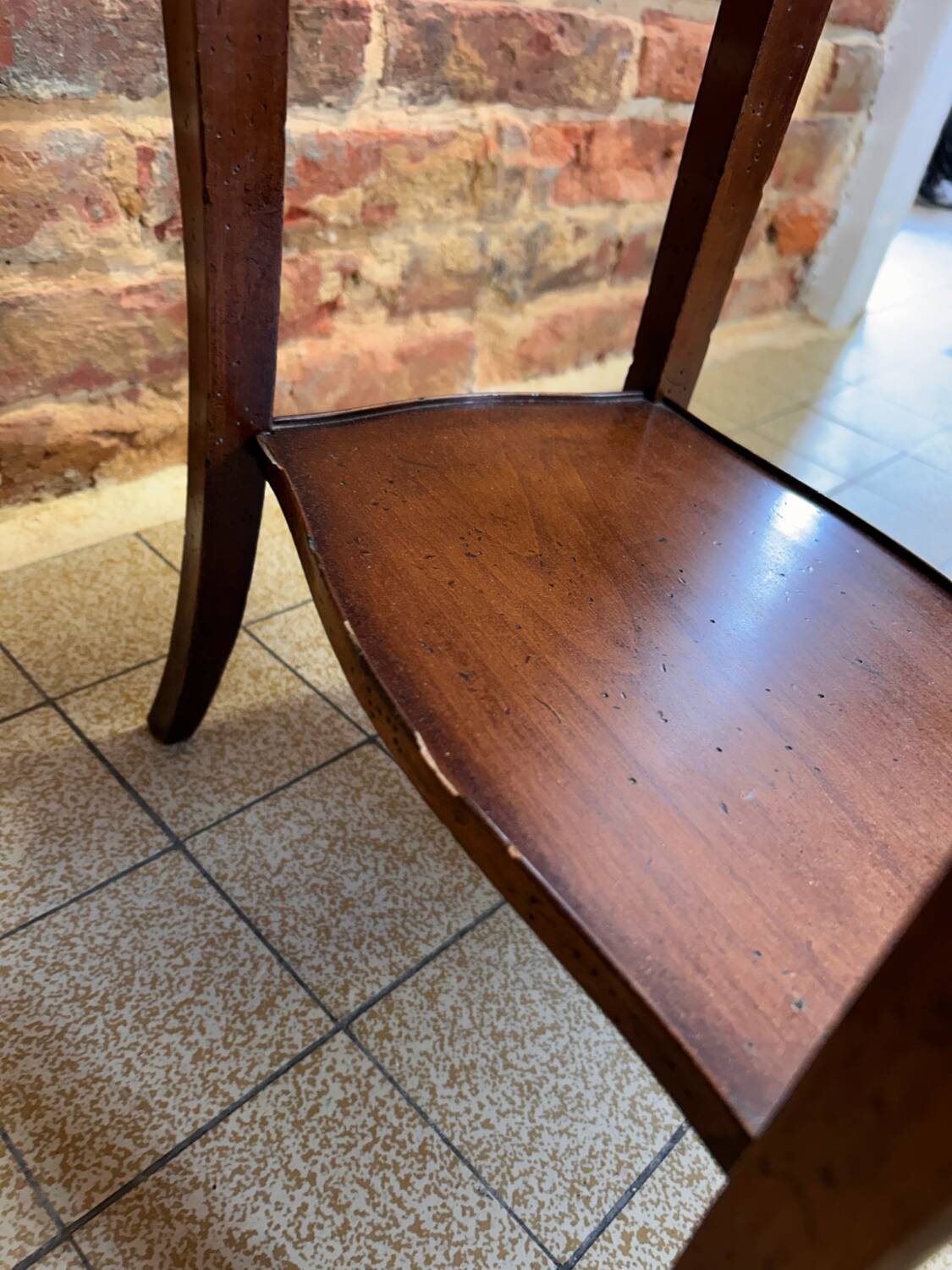 Pretty little vintage pedestal side table