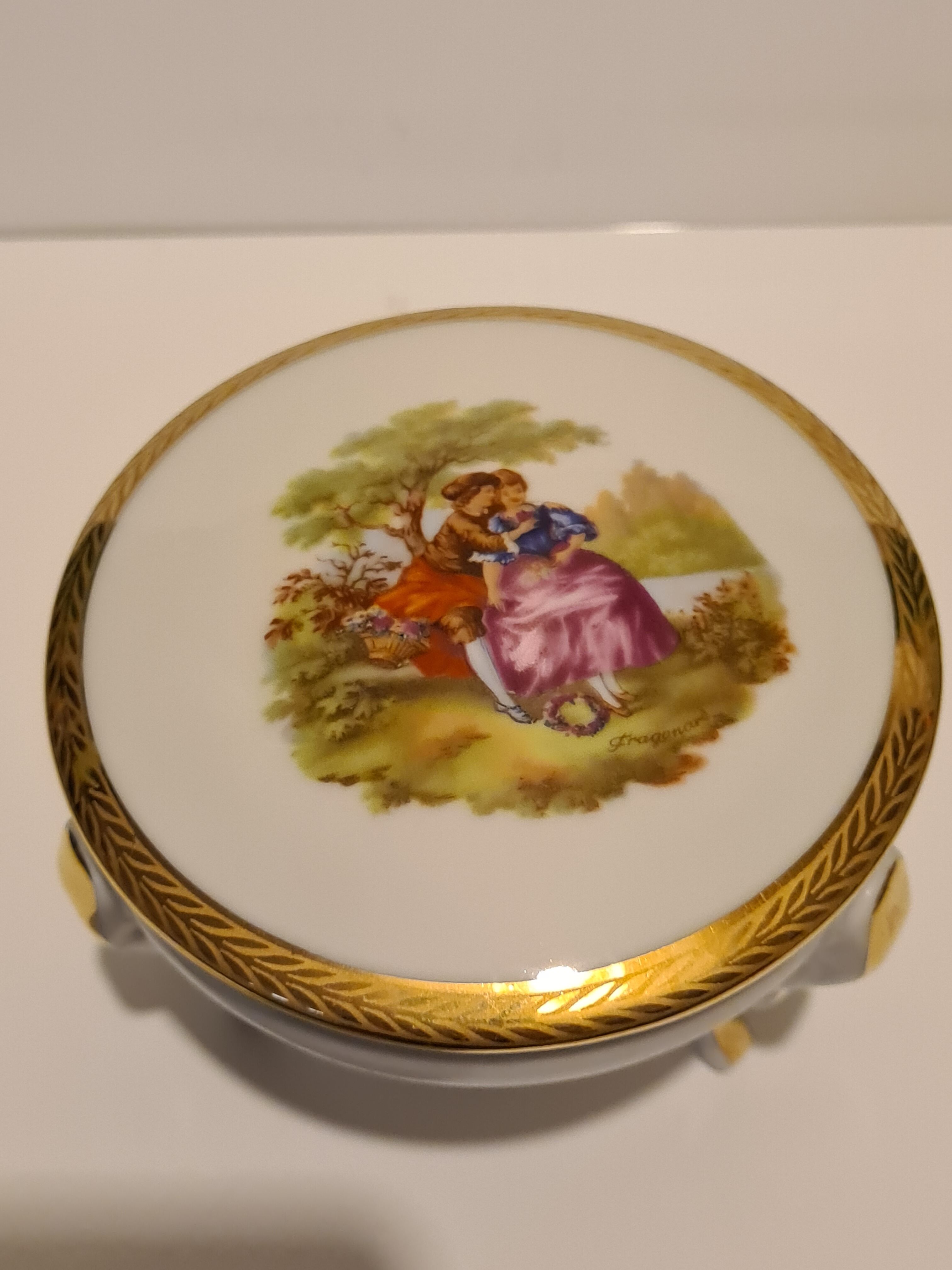 Limoges porcelain tripod décor decors gallant scene