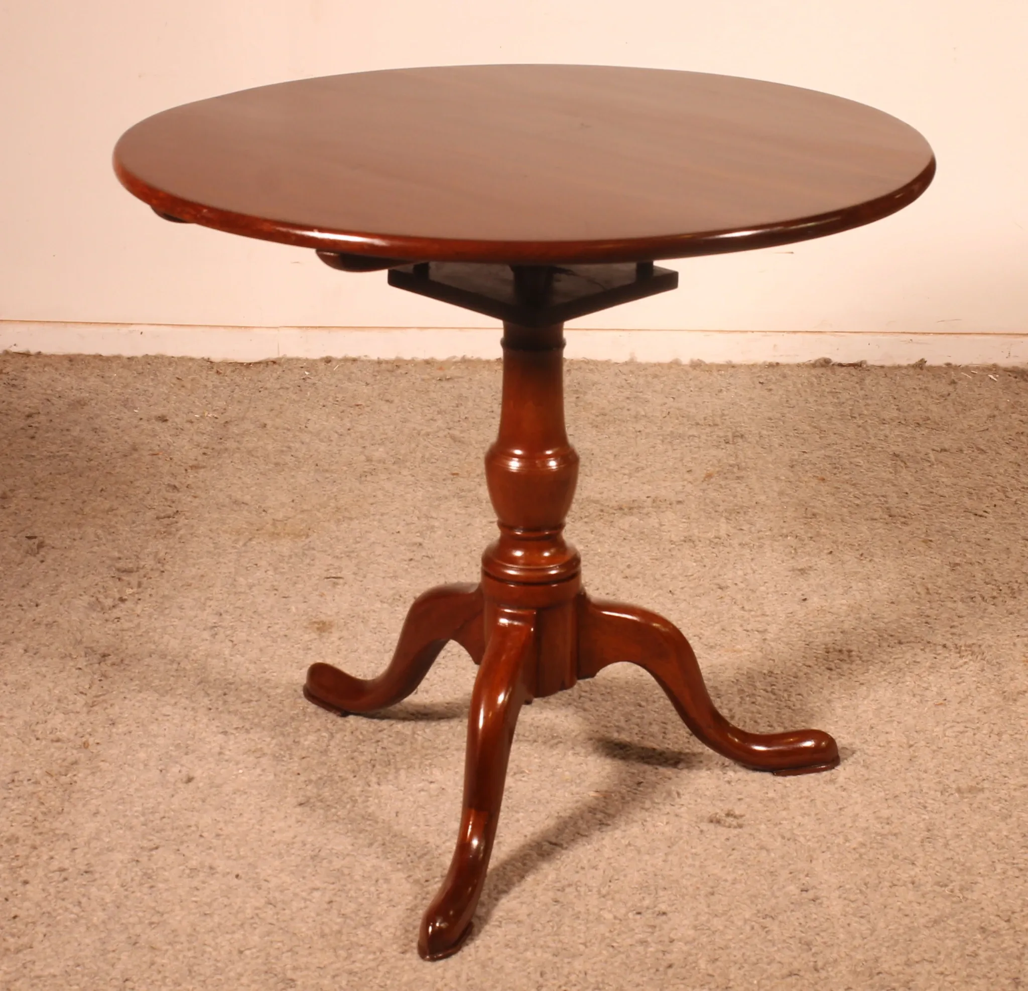 mahogany guéridon with mechanism - 18th century
