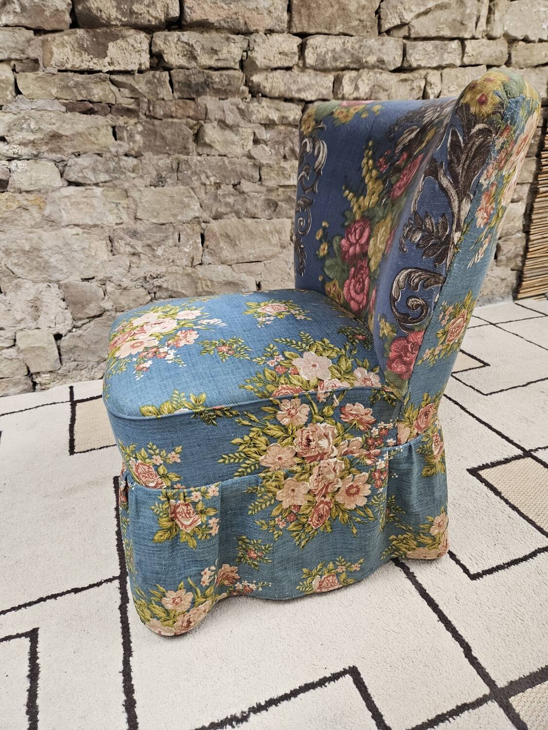 Fauteuil coktail en tissu fleuri, 1960
