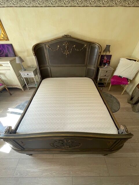 bed in solid walnut patinated Louis XVI style 160X200 cm