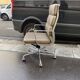 Fauteuil Charles et Ray Eames ea 219 édition Vitra cuir taupe