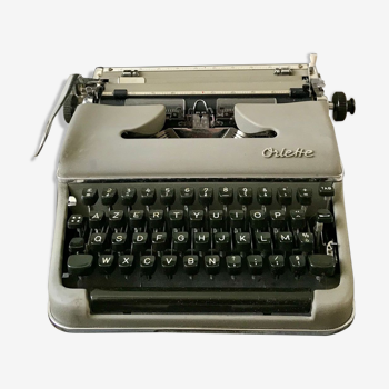 Machine à écrire Olympia modèle Oriette années 60-70
