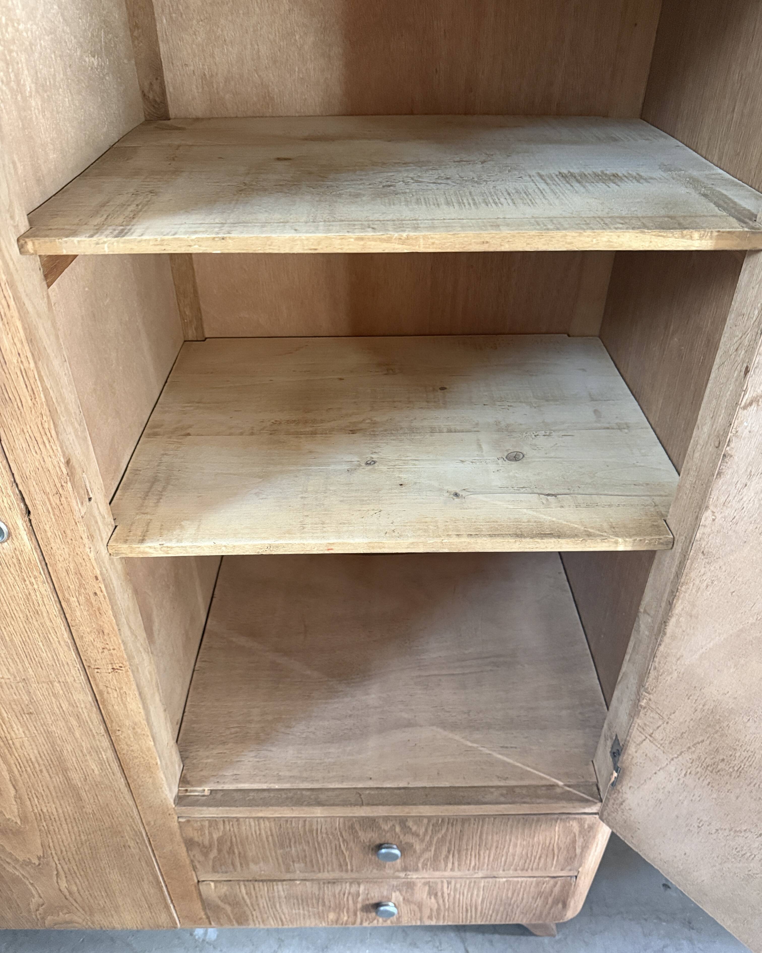 Armoire asymétrique art déco en chêne (restaurée)